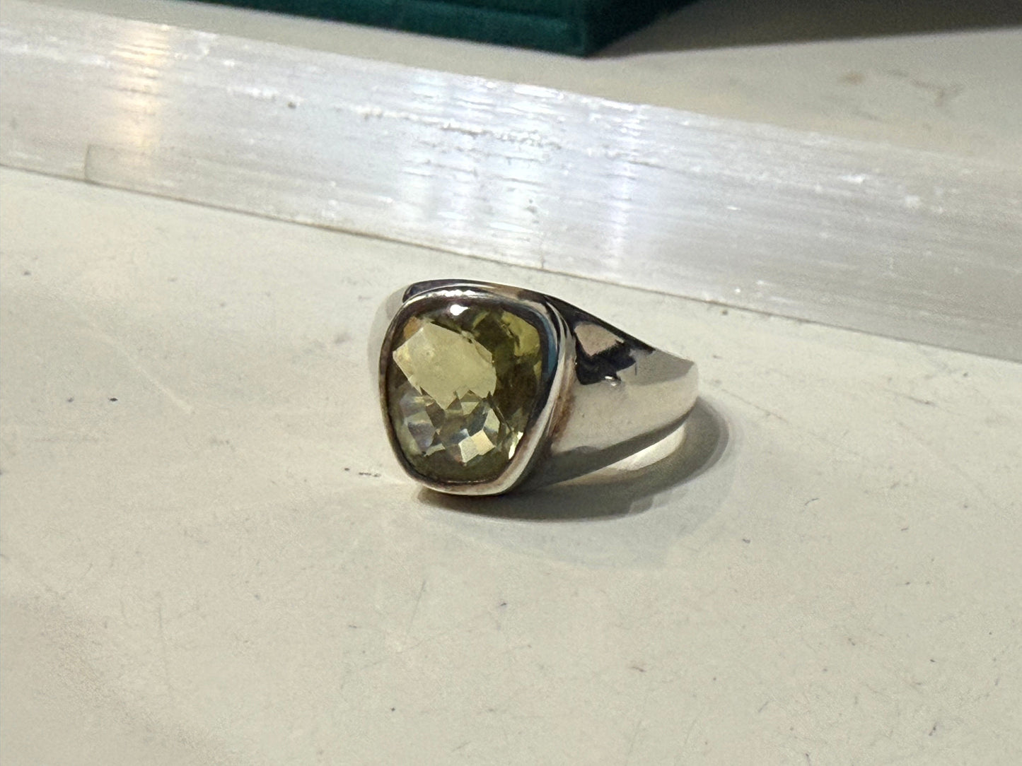 Lemon Topaz Ring
A golden light of clarity, joy, and abundance. Size 7.5 Crystal Wellness
