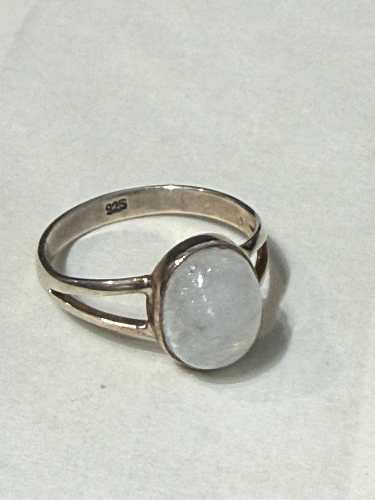 Moonstone Ring – Size 6.5
A Stone of Intuition, Feminine Wisdom & New Beginnings Crystal Wellness
