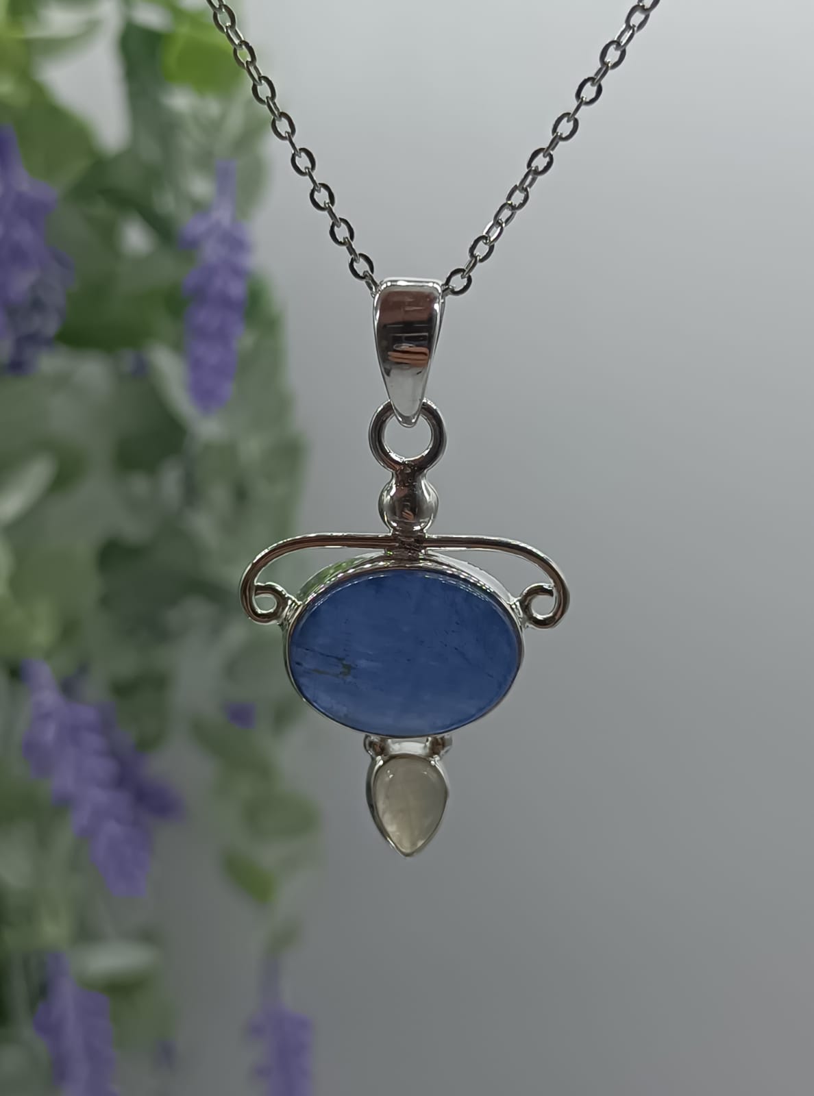 Blue Kyanite with Moonstone in 925 Sterling Silver Pendant (Silver chain included)