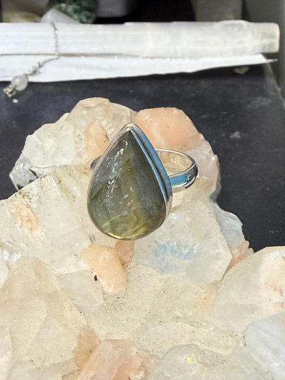 ✨ Golden Flash Labradorite Ring — Stone of Intuition & Transformation, size 9.5 Crystal Wellness