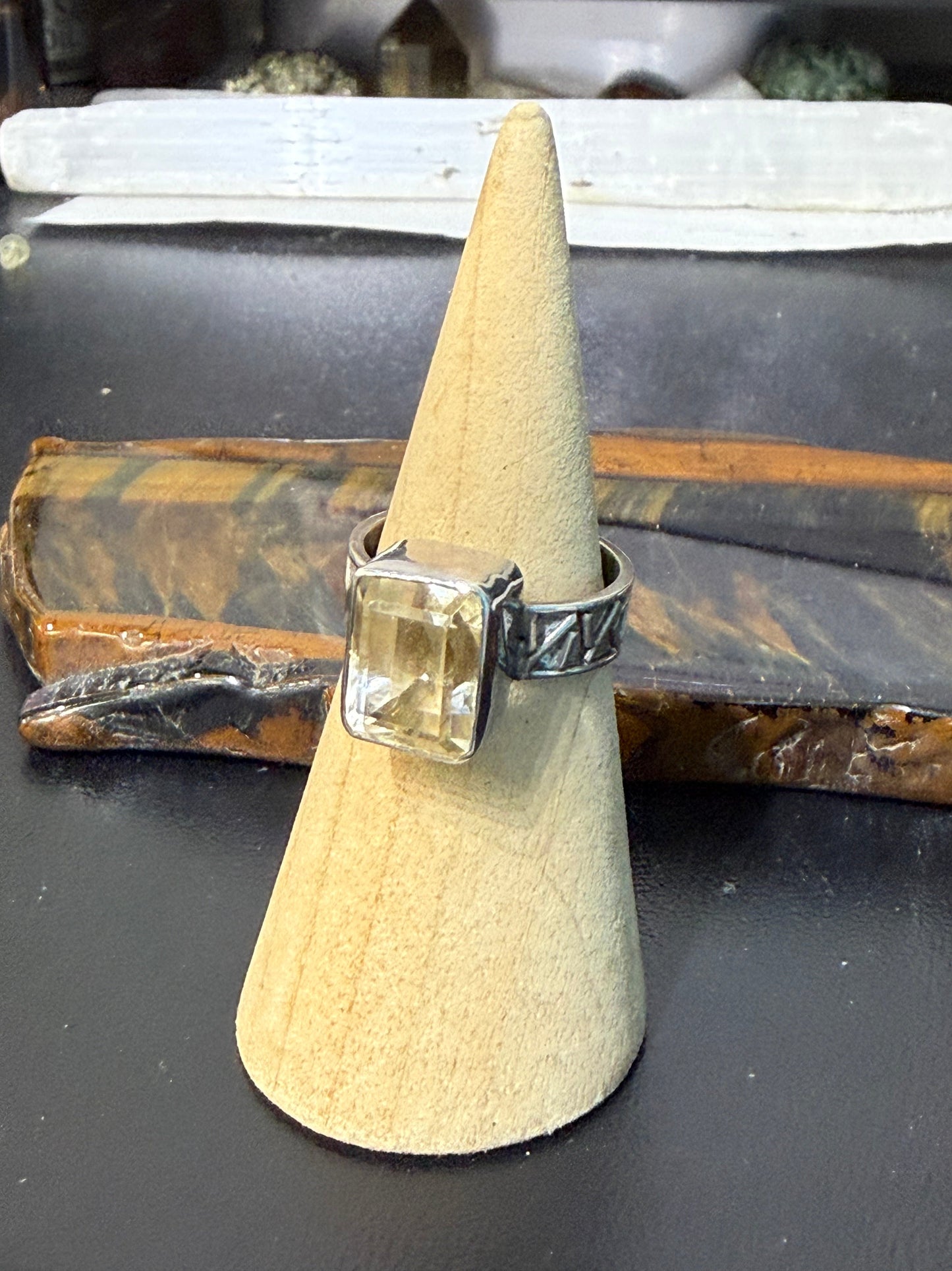 ✨ Citrine Ring, size 7

Sunshine Energy • Abundance • Confidence Crystal Wellness