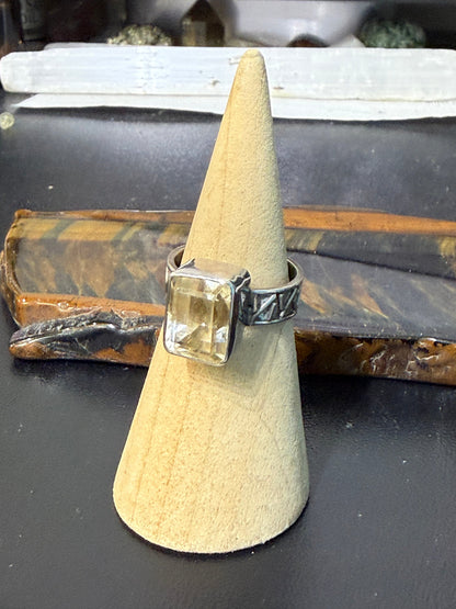 ✨ Citrine Ring, size 7

Sunshine Energy • Abundance • Confidence Crystal Wellness