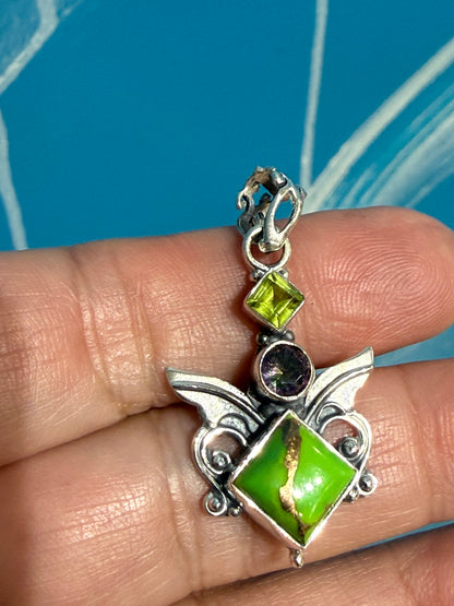 💚 Green Turquoise, Peridot & Mystic Topaz Pendant — Heart, Renewal & Transformation

A powerful harmony of Earth energy, renewal and rainbow light. 31mmx21mm Crystal Wellness