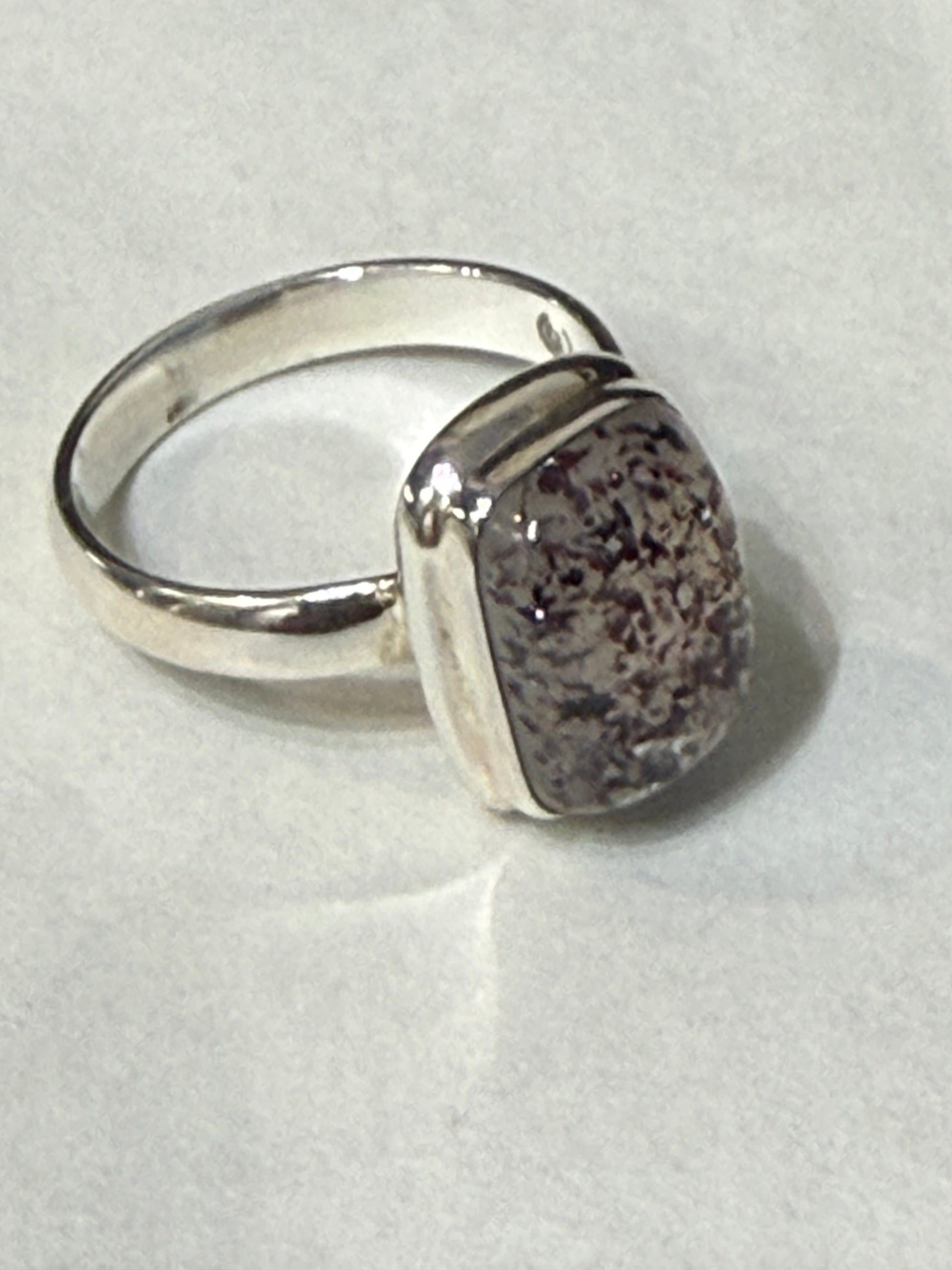 Orire Lucky Quartz Ring, size 8

Fortune • Positive Energy • New Beginnings Crystal Wellness