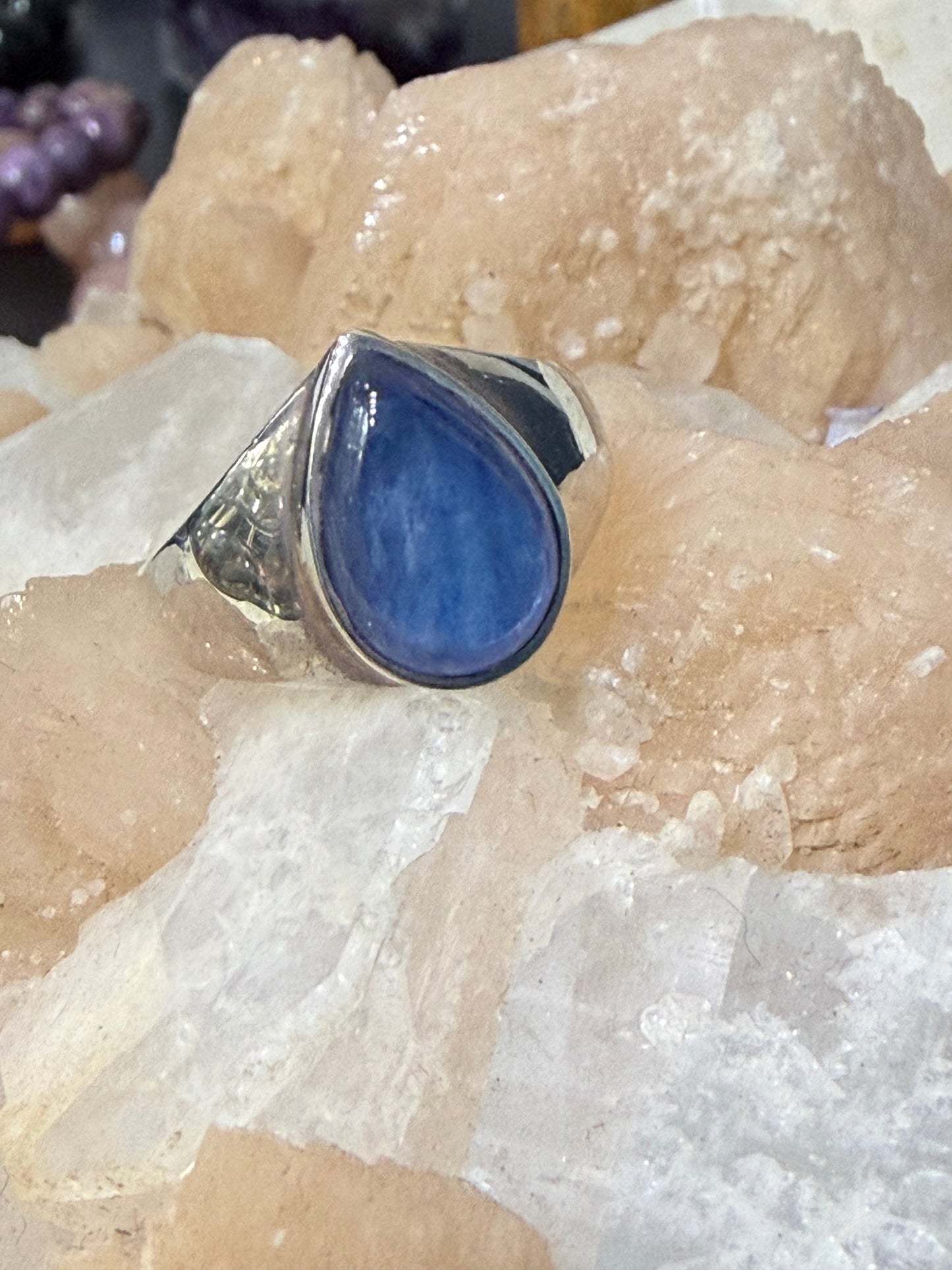 Blue Kyanite Ring, Size 6.5

Alignment • Clarity • Truthful Expression Crystal Wellness