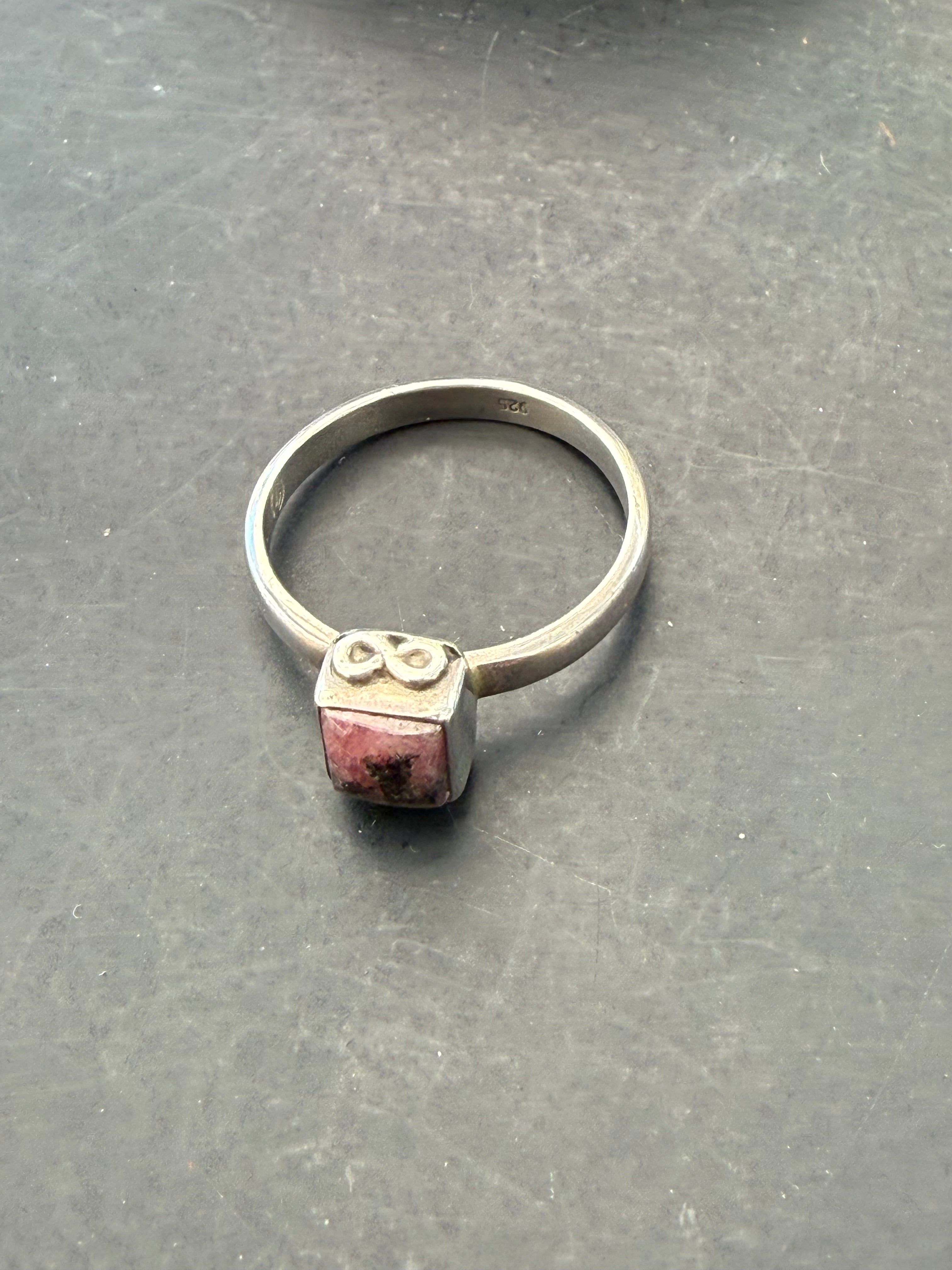 🌸 Rhodonite Ring, size 8

Compassion • Emotional Healing • Self-Love Crystal Wellness