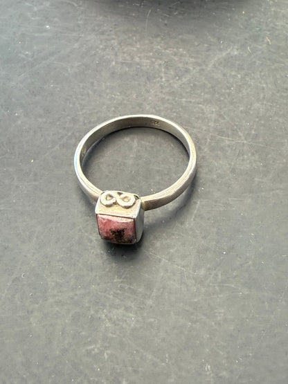 🌸 Rhodonite Ring, size 8

Compassion • Emotional Healing • Self-Love Crystal Wellness