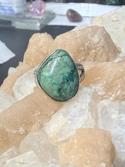 Turquoise Ring

A Timeless Treasure of Protection, Wisdom & Serenity Crystal Wellness