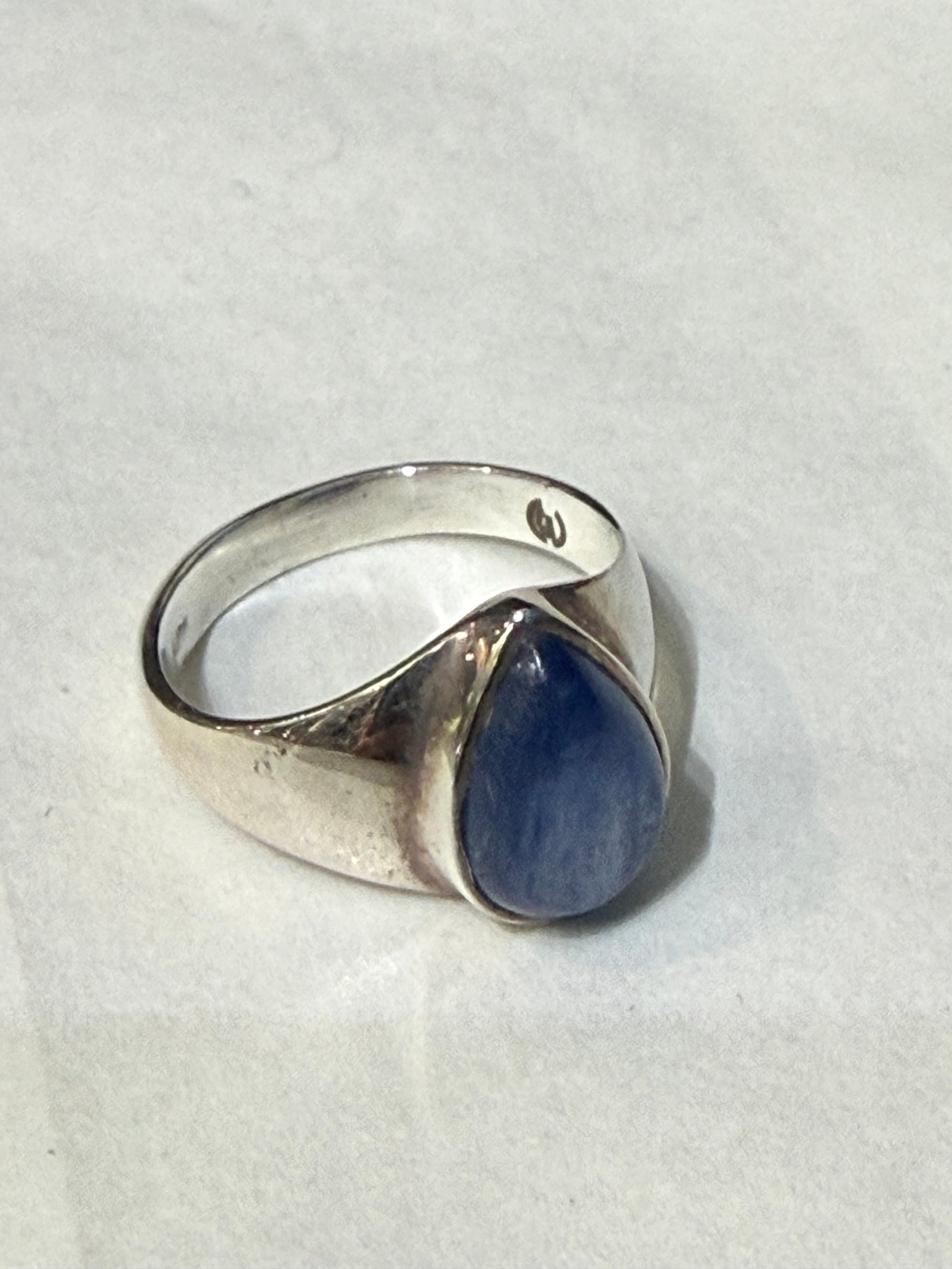 Blue Kyanite Ring, Size 6.5

Alignment • Clarity • Truthful Expression Crystal Wellness