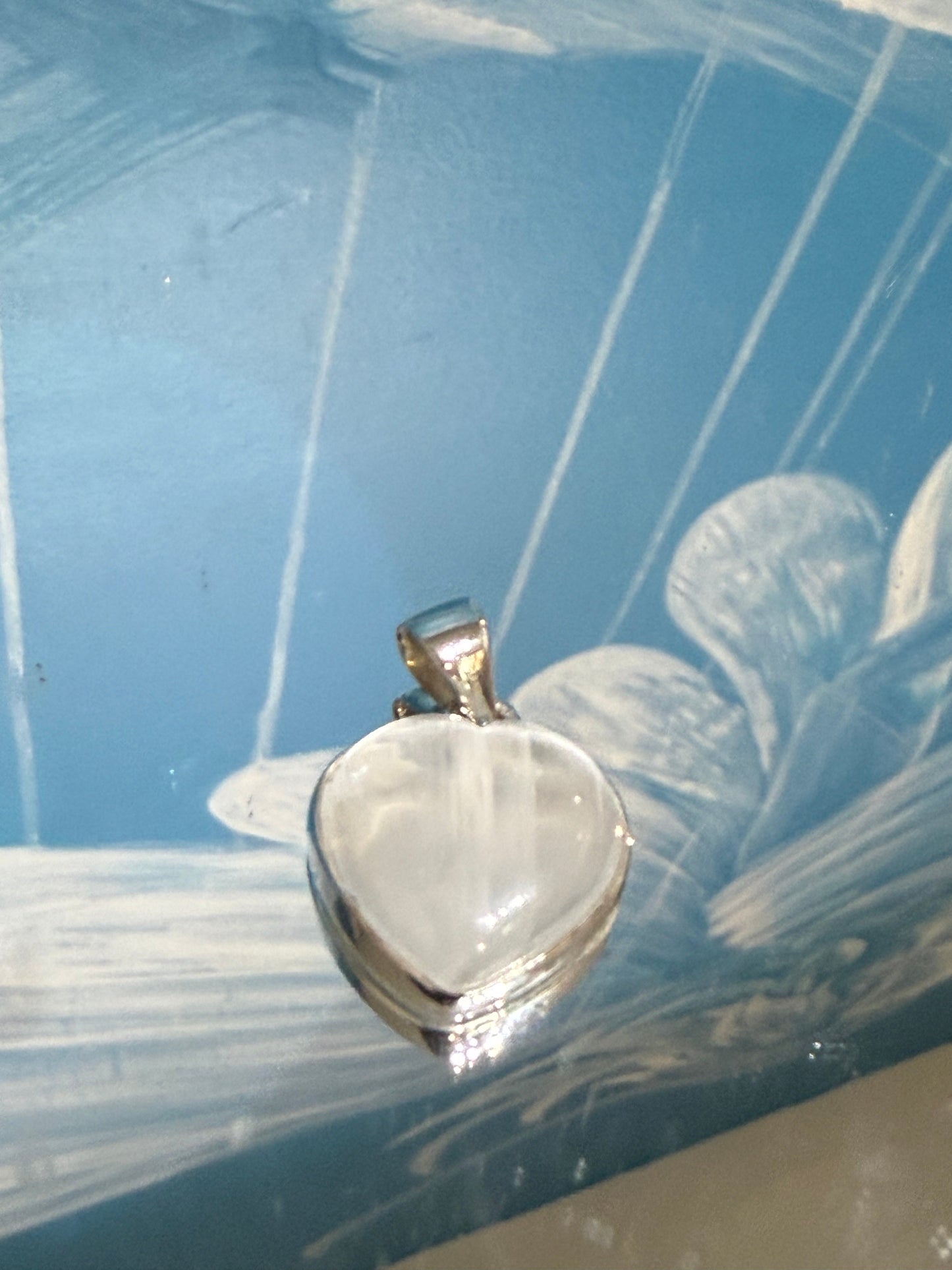 🤍 Selenite Pendant — Light, Purification & Divine Connection

A luminous stone of clarity, peace and higher spiritual awareness. 19mmx19mm Crystal Wellness