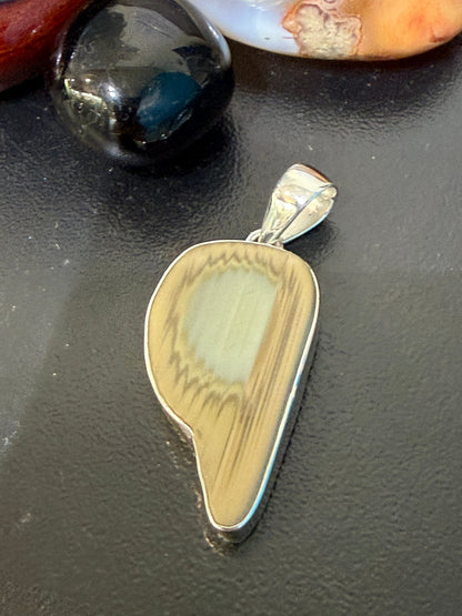 IMPERIAL JASPER SLICE PENDANT, 35mmx20mm
“Stone of Strength, Stability & Inner Peace” Crystal Wellness