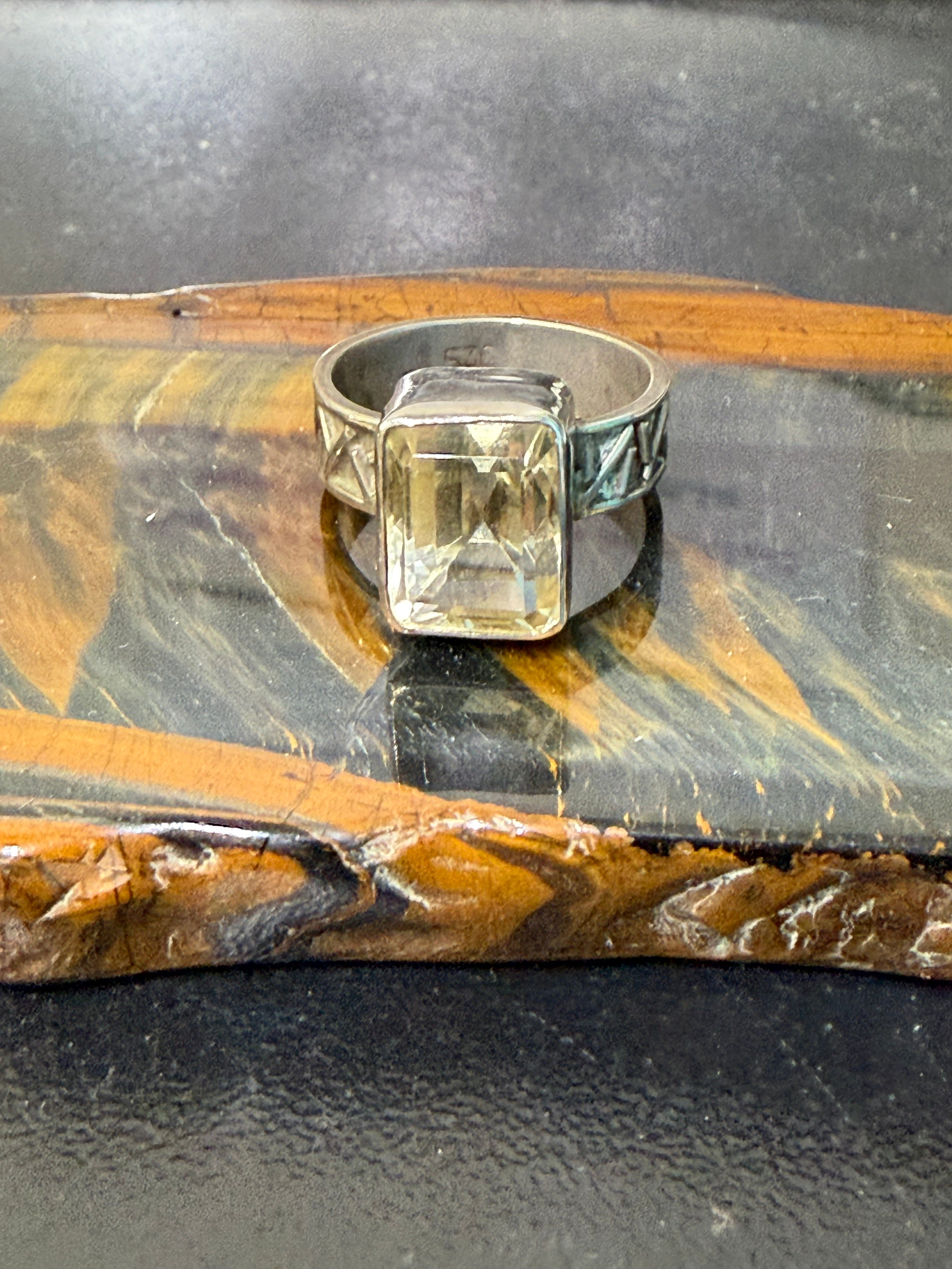 ✨ Citrine Ring, size 7

Sunshine Energy • Abundance • Confidence Crystal Wellness