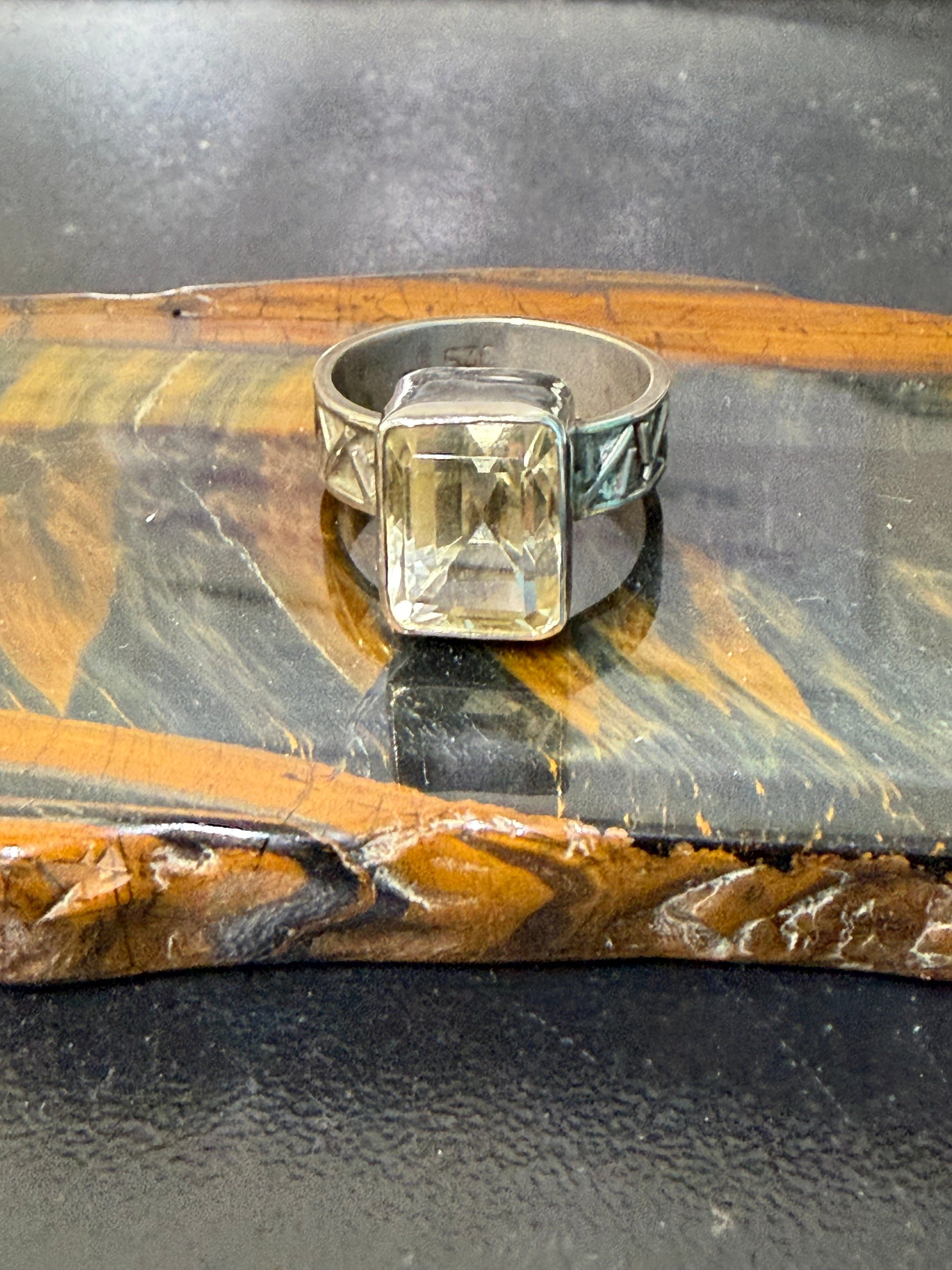 ✨ Citrine Ring, size 7

Sunshine Energy • Abundance • Confidence Crystal Wellness