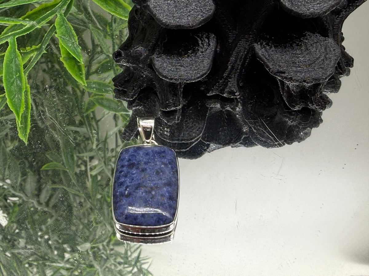 RARE RHODUSITE SILVER PENDANT, 25mmx20mm

“Stone of Inner Strength, Grounding & Spiritual Protection” Crystal Wellness