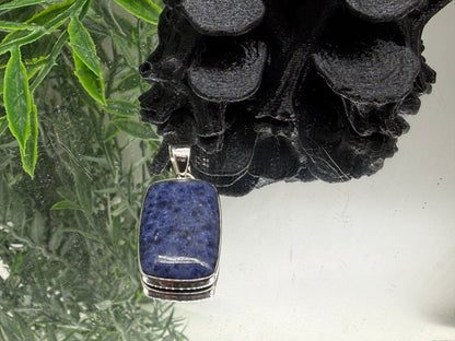 RARE RHODUSITE SILVER PENDANT, 25mmx20mm

“Stone of Inner Strength, Grounding & Spiritual Protection” Crystal Wellness