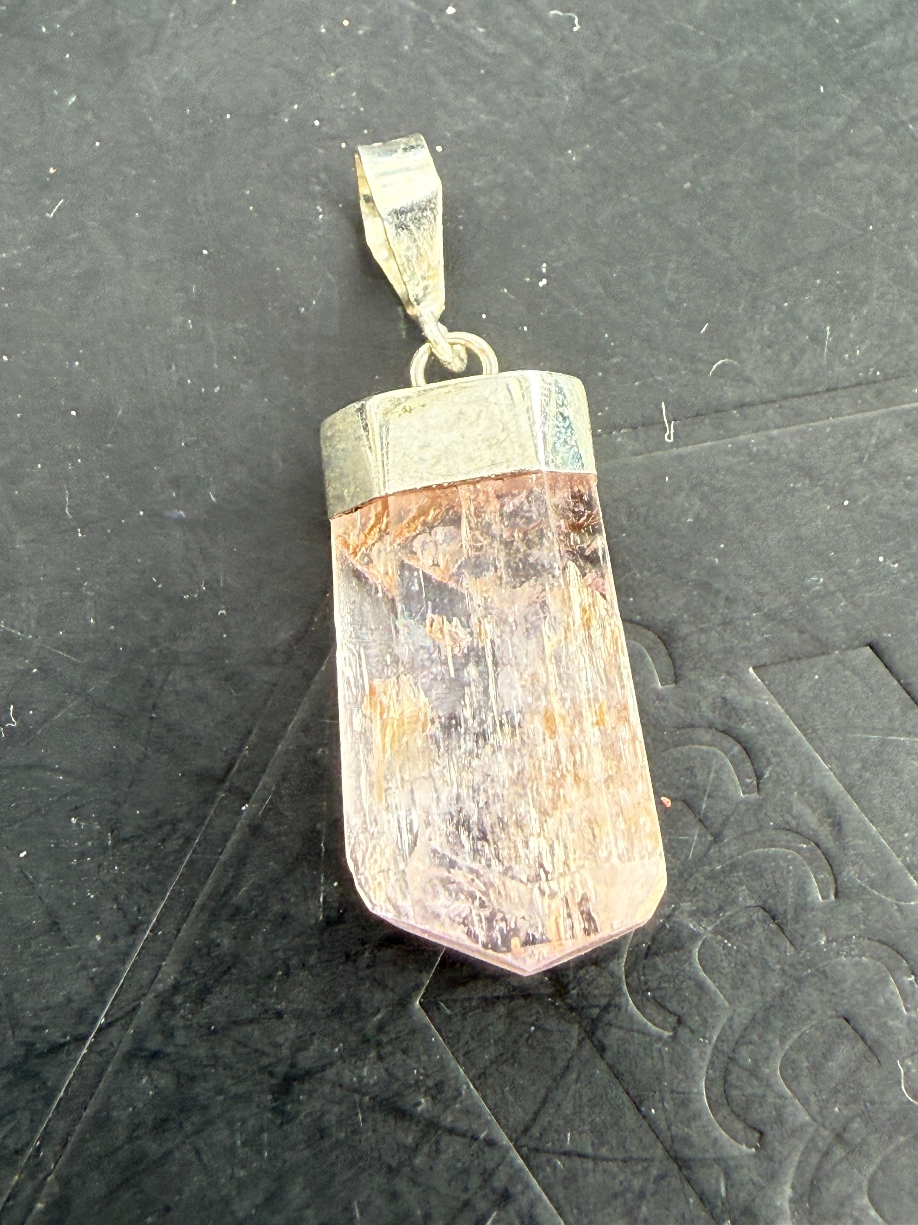 Natural Kunzite Pendant – Stone of Divine Love, Emotional Healing & Inner Peace, 25mmx10mm Crystal Wellness