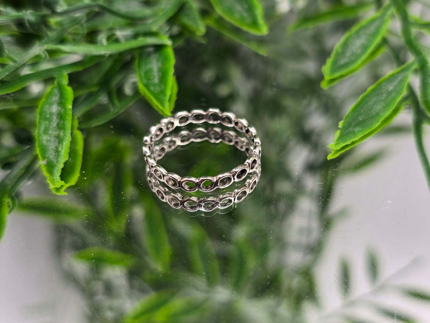 Sterling Silver Band Ring – Chain Design Crystal Wellness