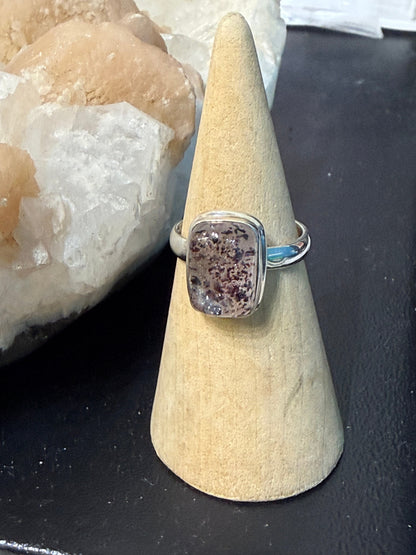 Orire Lucky Quartz Ring, size 8

Fortune • Positive Energy • New Beginnings Crystal Wellness