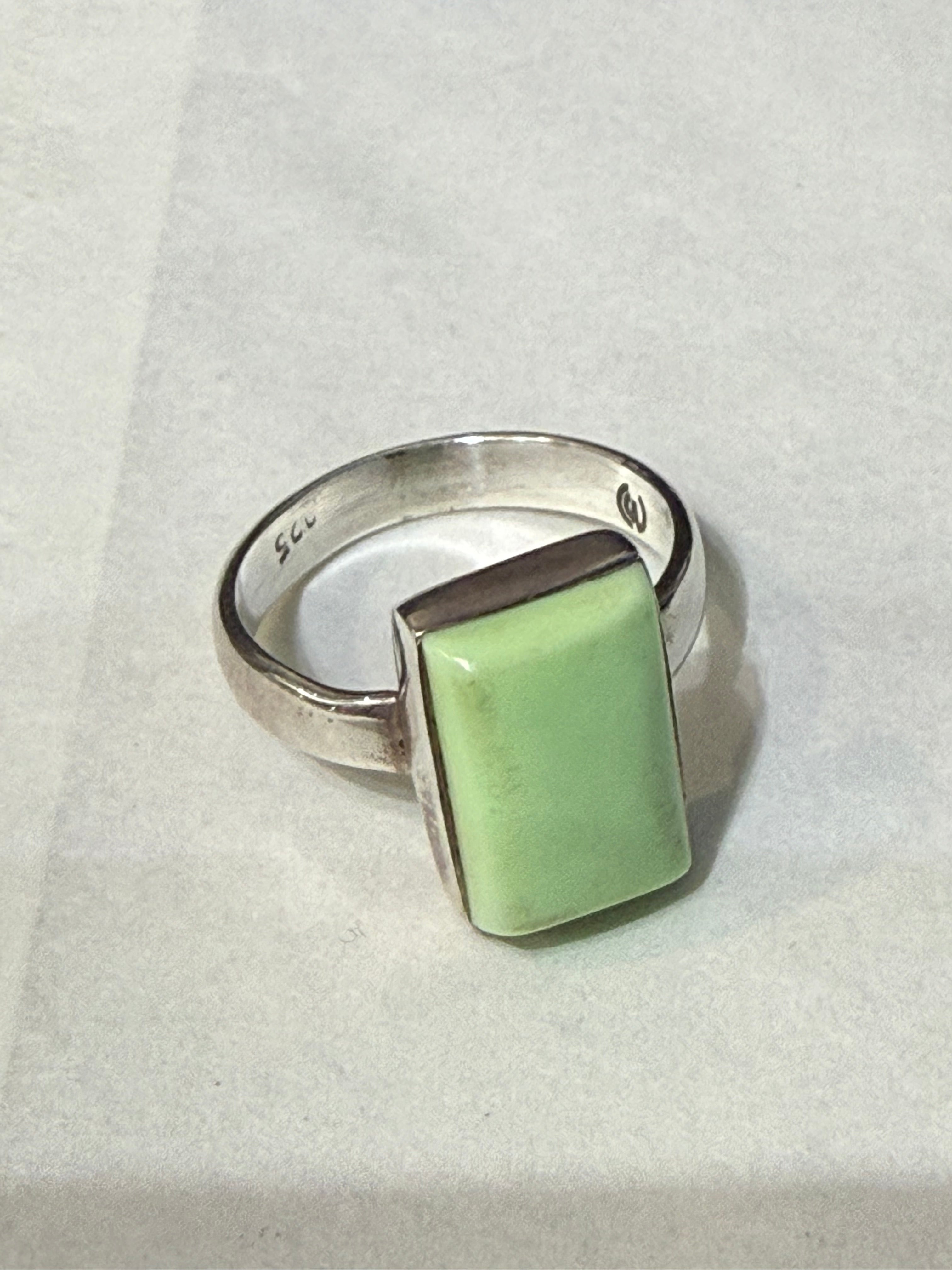 Lemon Chrysoprase Ring, size 7

Joy • Renewal • Heart-Centred Abundance Crystal Wellness