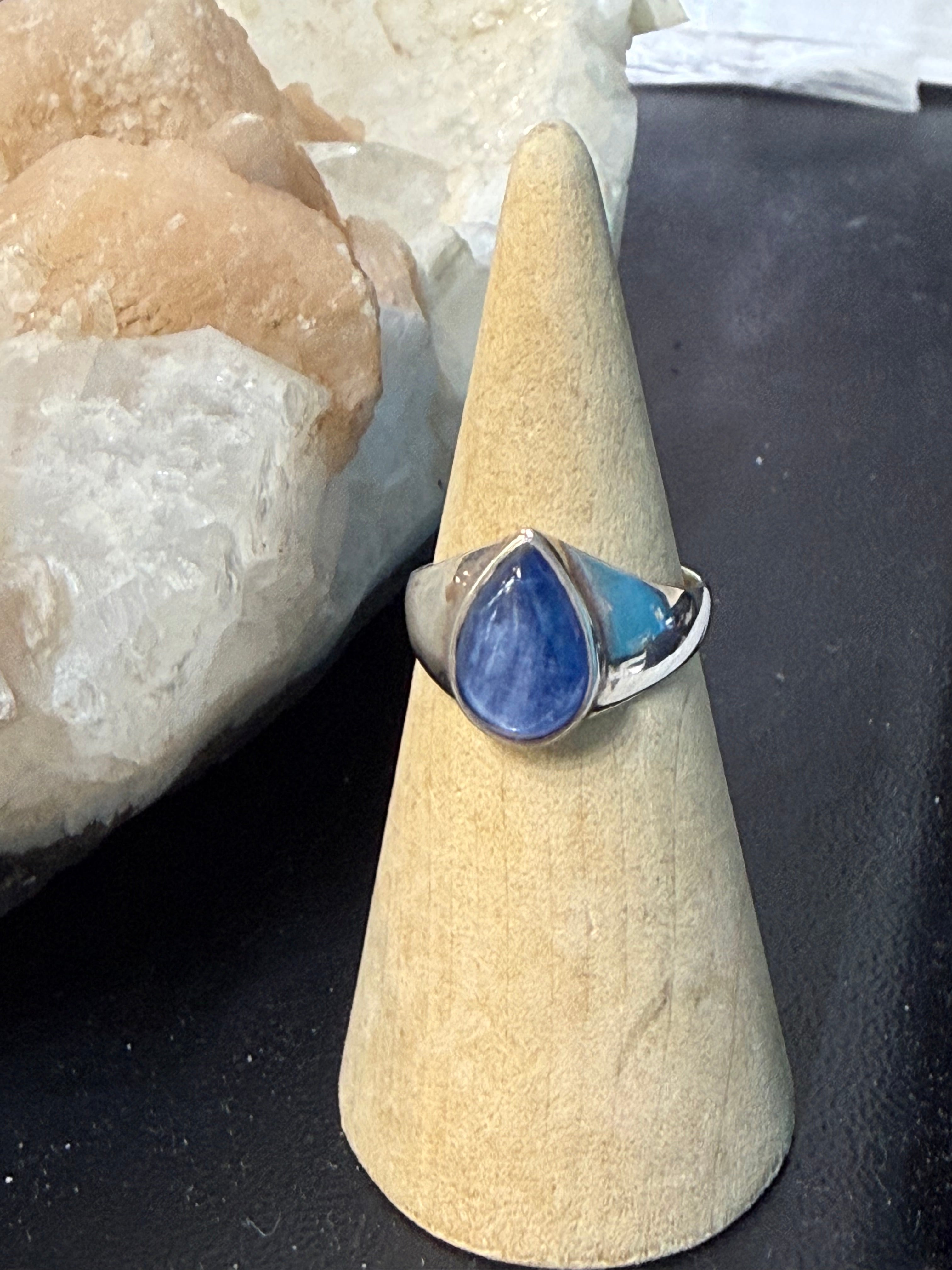 Blue Kyanite Ring, Size 6.5

Alignment • Clarity • Truthful Expression Crystal Wellness