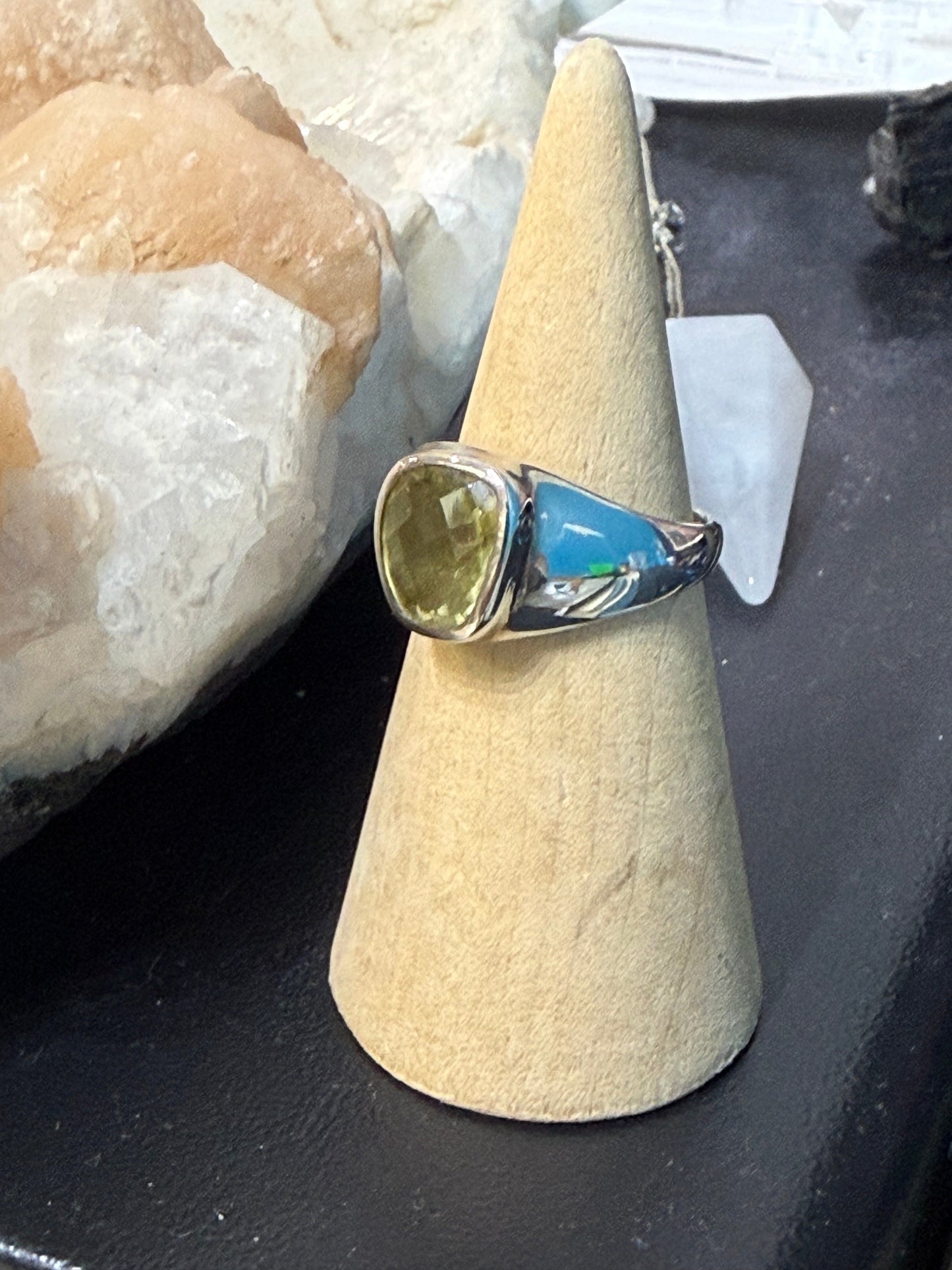 Lemon Topaz Ring
A golden light of clarity, joy, and abundance. Size 7.5 Crystal Wellness