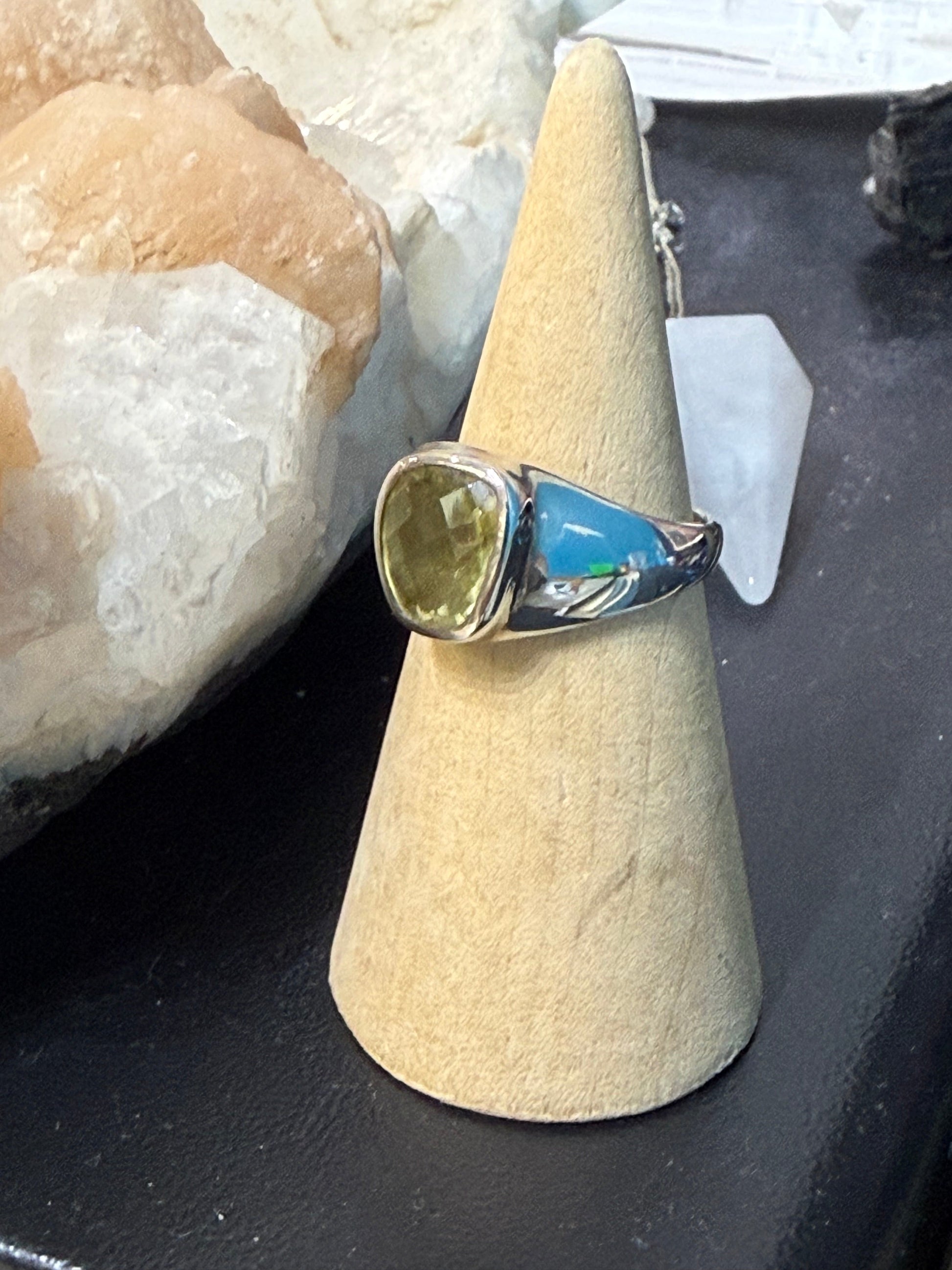 Lemon Topaz Ring
A golden light of clarity, joy, and abundance. Size 7.5 Crystal Wellness