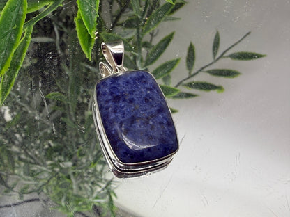 RARE RHODUSITE SILVER PENDANT, 25mmx20mm

“Stone of Inner Strength, Grounding & Spiritual Protection” Crystal Wellness