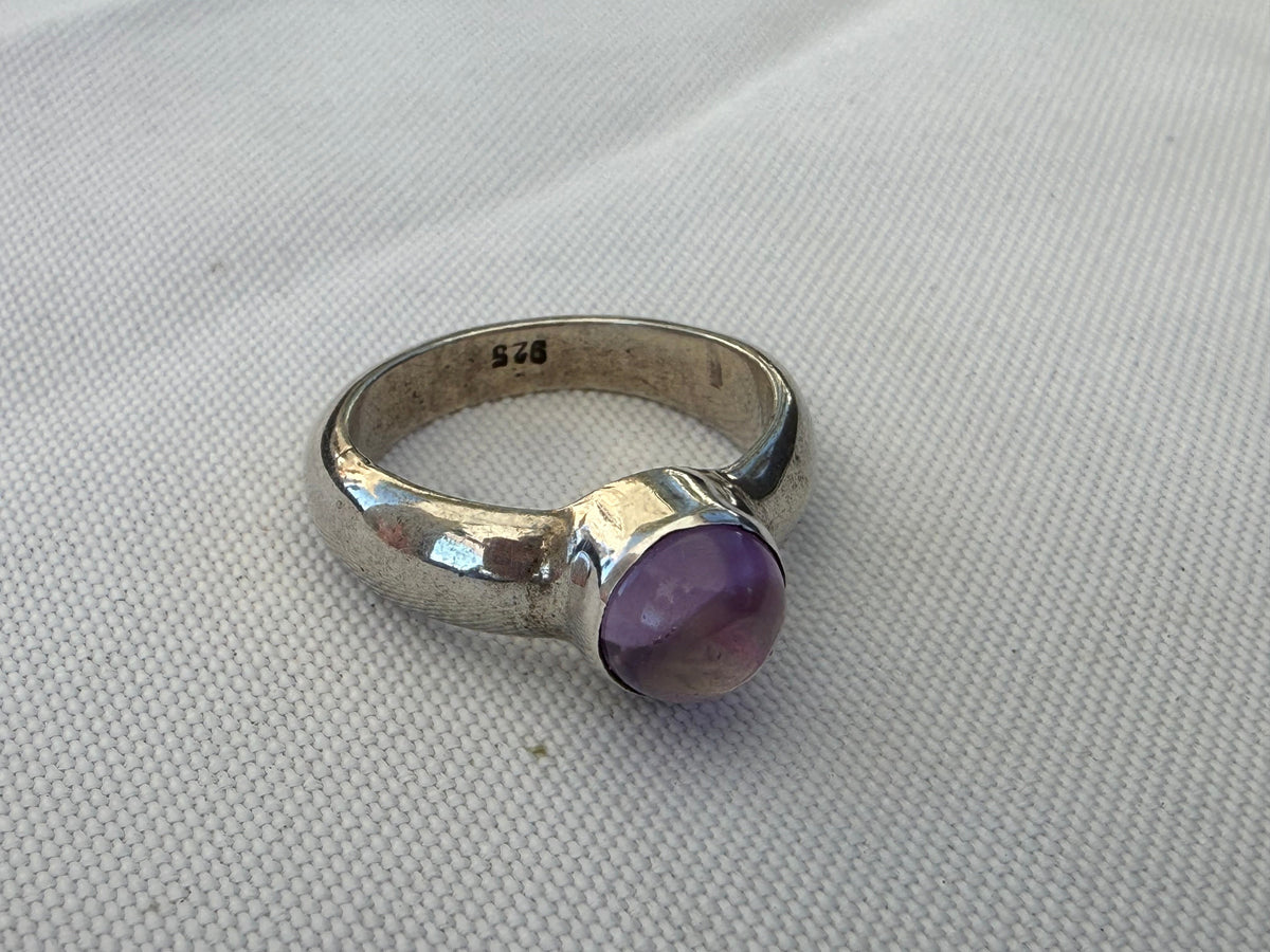 Amethyst Ring, size 9

Peace • Intuition • Spiritual Connection Crystal Wellness