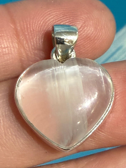🤍 Selenite Pendant — Light, Purification & Divine Connection

A luminous stone of clarity, peace and higher spiritual awareness. 19mmx19mm Crystal Wellness