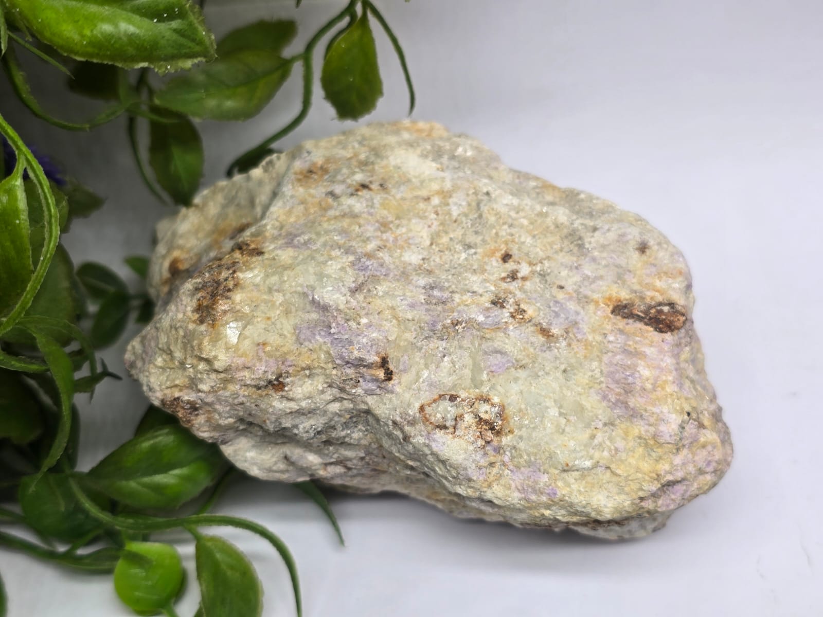 Hackmanite Raw Specimen 1.1kg Crystal Wellness