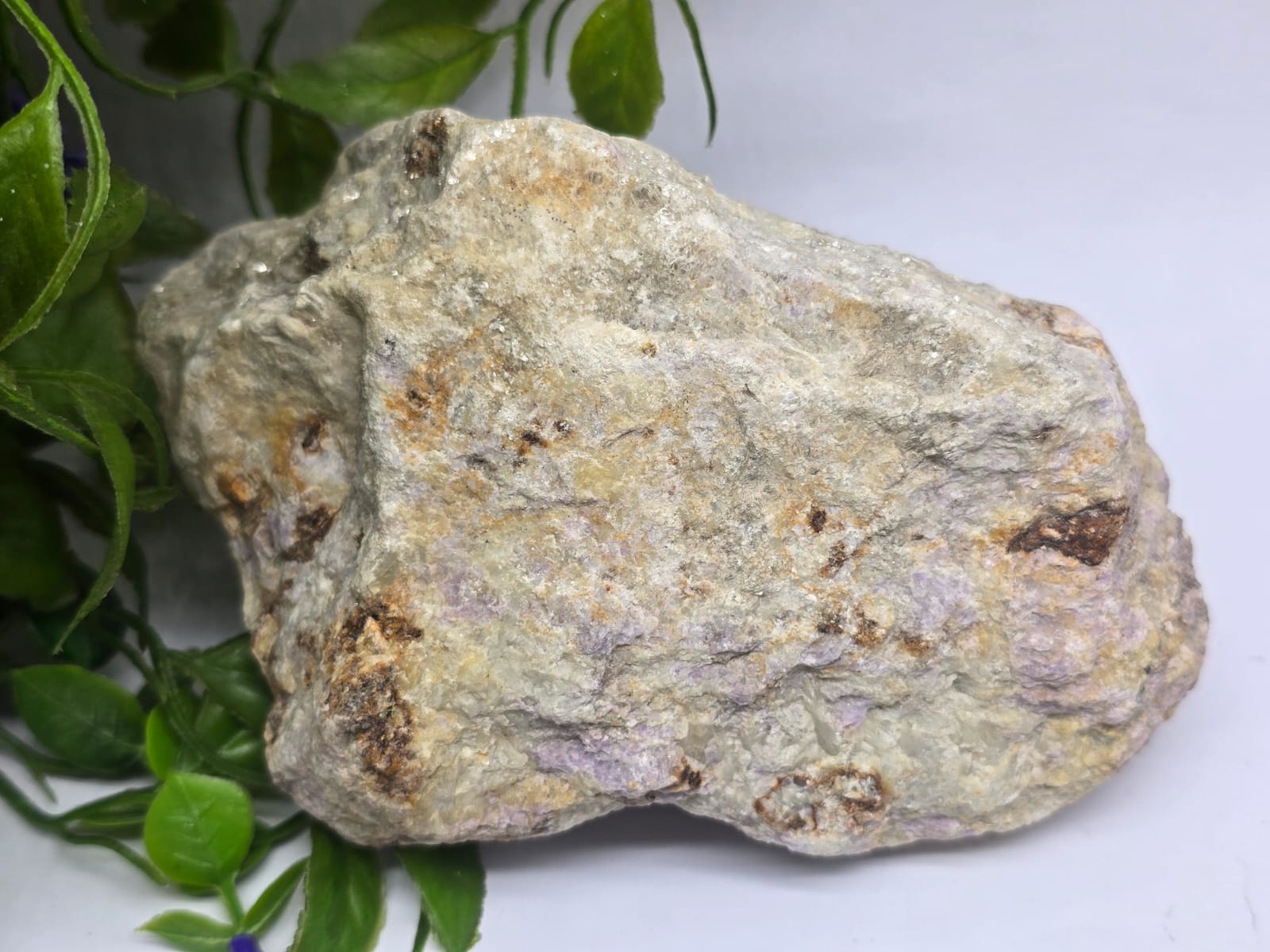Hackmanite Raw Specimen 1.1kg Crystal Wellness