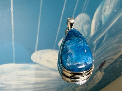 💙 Neon Blue Apatite Pendant

A vibrant stone of clarity, inspiration & inner awakening, 35mmx19mm Crystal Wellness