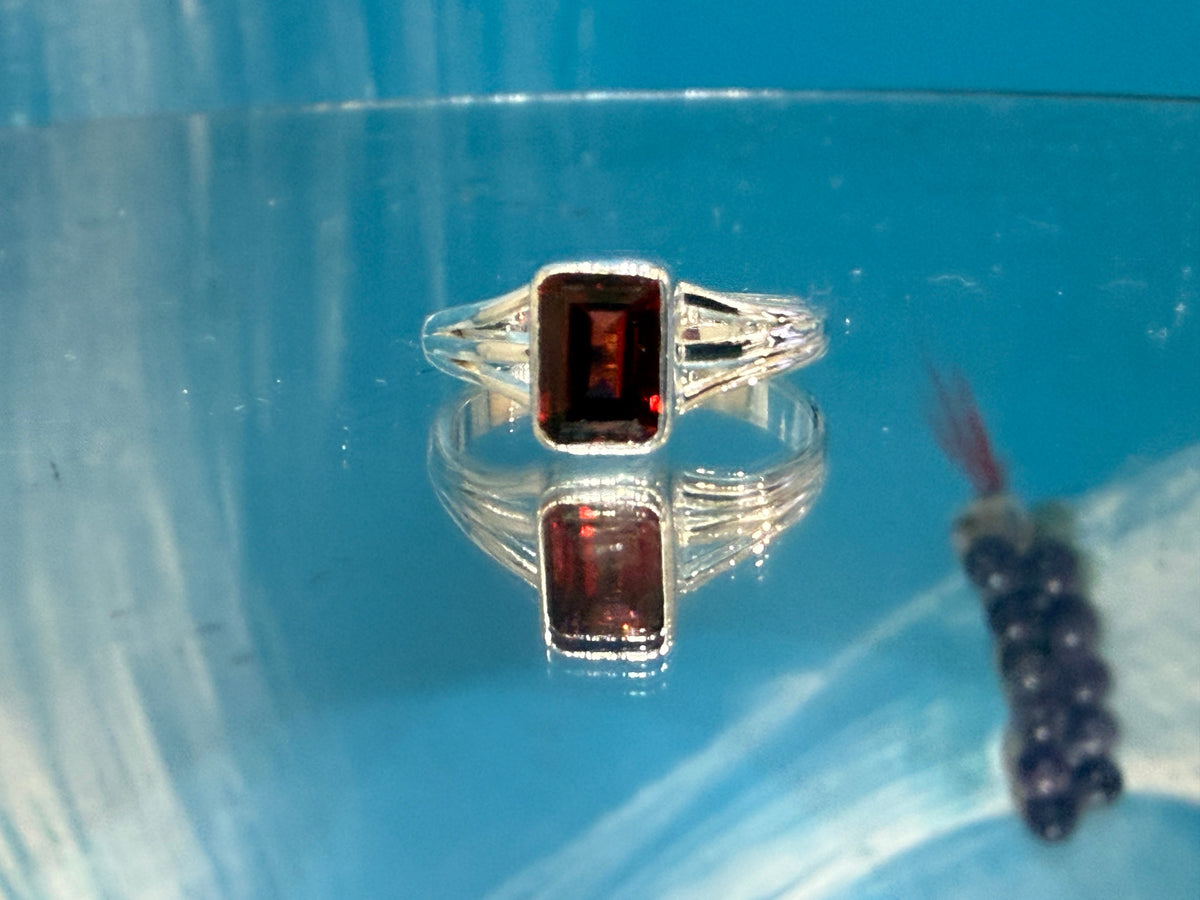 Garnet Faceted Ring, size 8
Stone of Passion, Vitality & Abundance Crystal Wellness