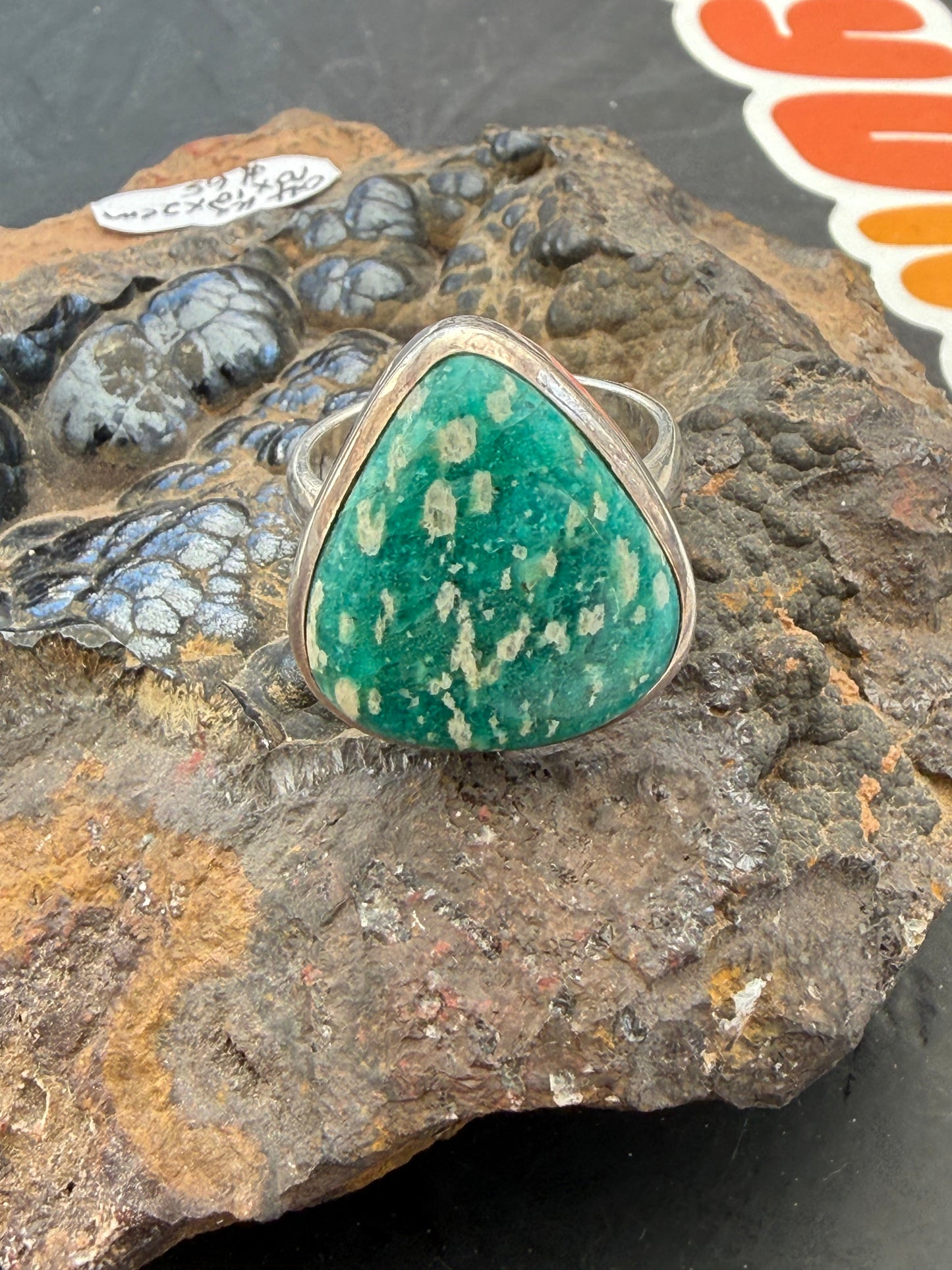 💚 Amazonite Ring, size 9

Truth • Courage • Harmony • Heartfelt Communication Crystal Wellness