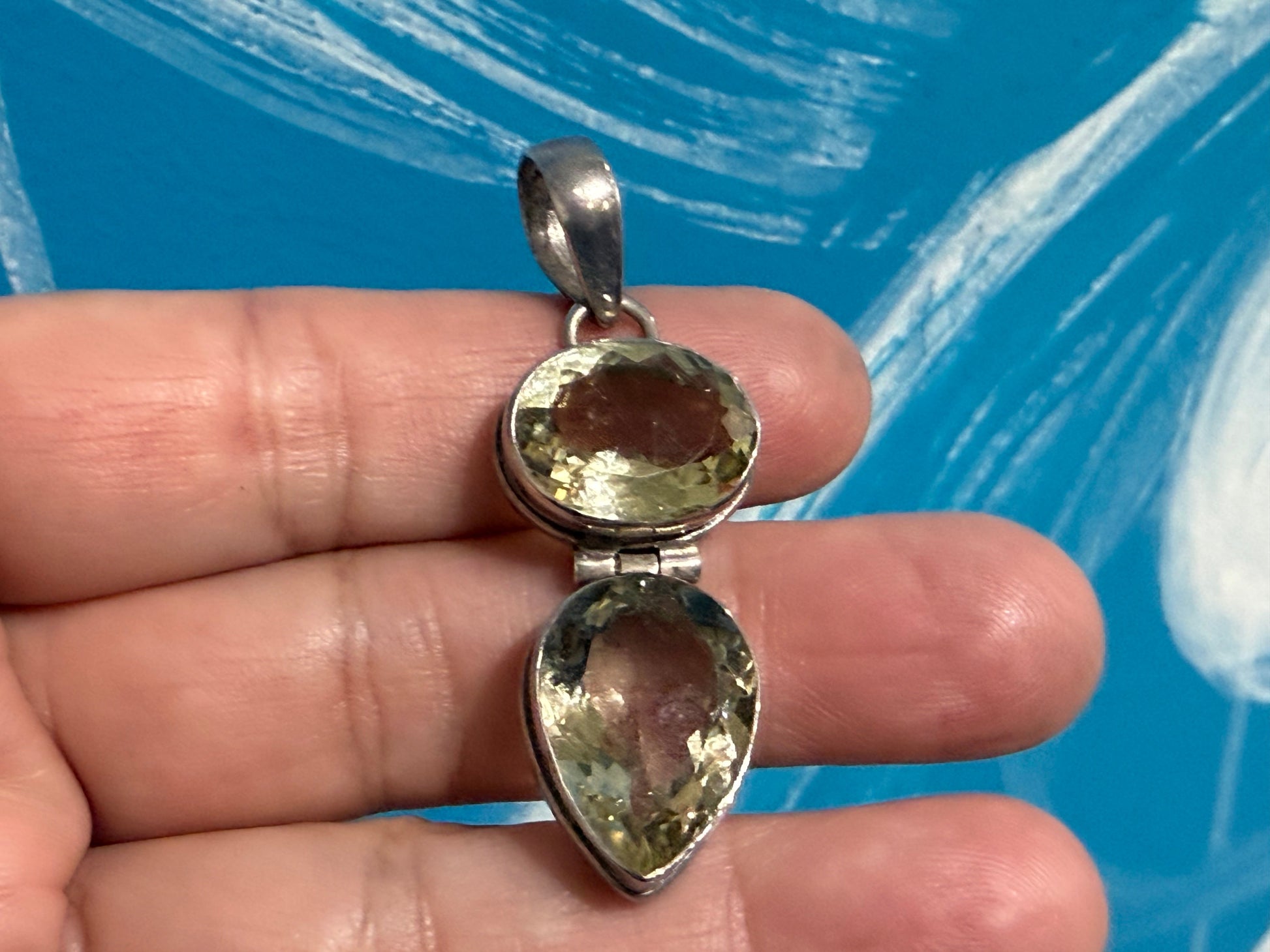 Yellow Topaz Pendant  40mmx17mm

Radiant Joy • Abundance • Confidence Crystal Wellness