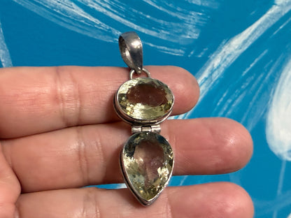 Yellow Topaz Pendant  40mmx17mm

Radiant Joy • Abundance • Confidence Crystal Wellness