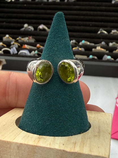Peridot Ring – A Gem of Abundance, Joy & New Beginnings, size 6 Crystal Wellness