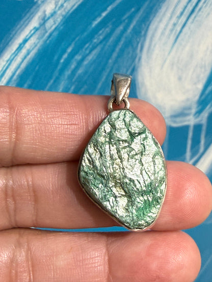 Fuchsite Healing Heart Pendant, 30mmx20mm Crystal Wellness
