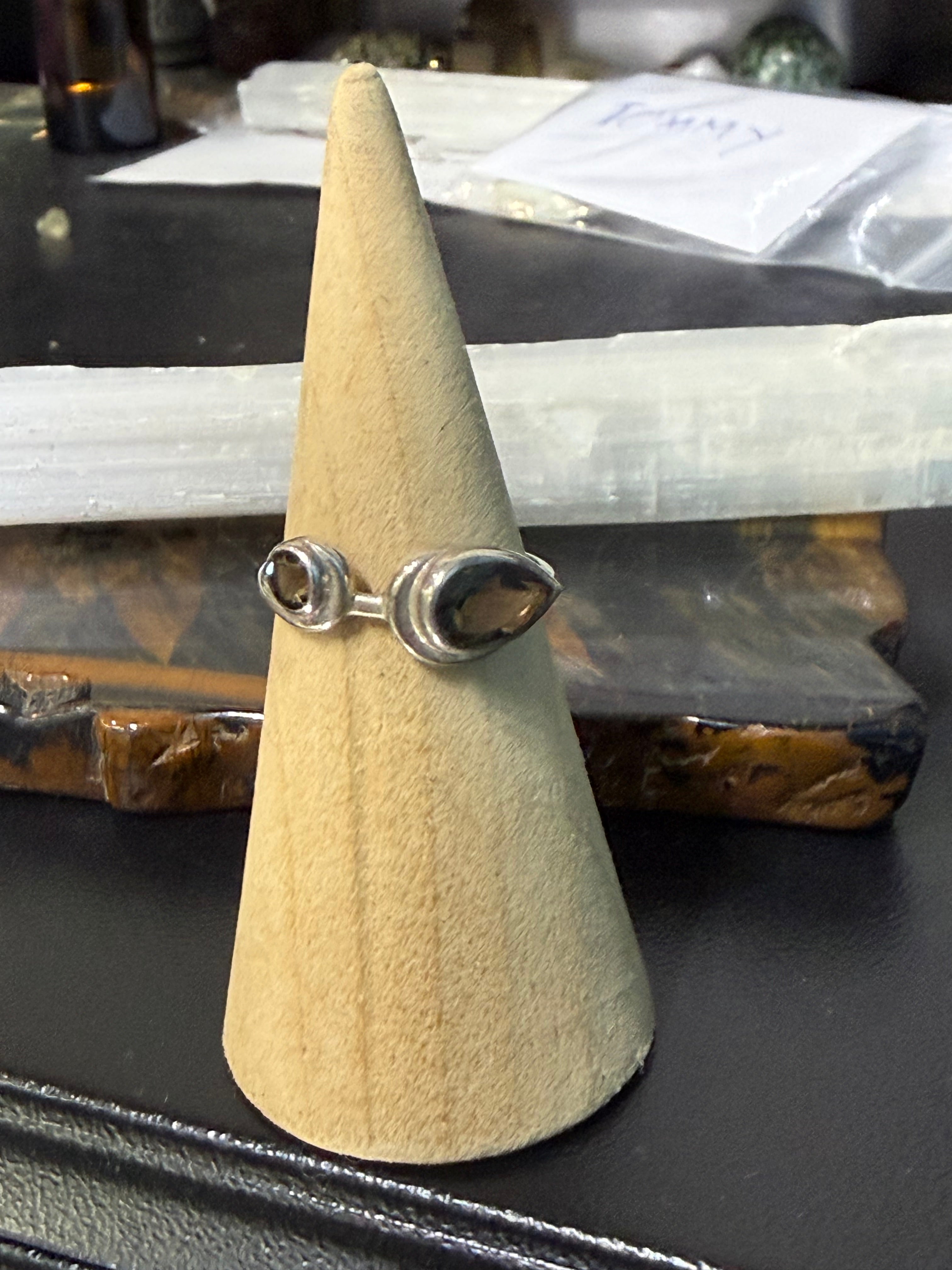 🤎 Smokey Quartz Silver Ring, size 8

Grounding • Protection • Stability • Emotional Balance Crystal Wellness