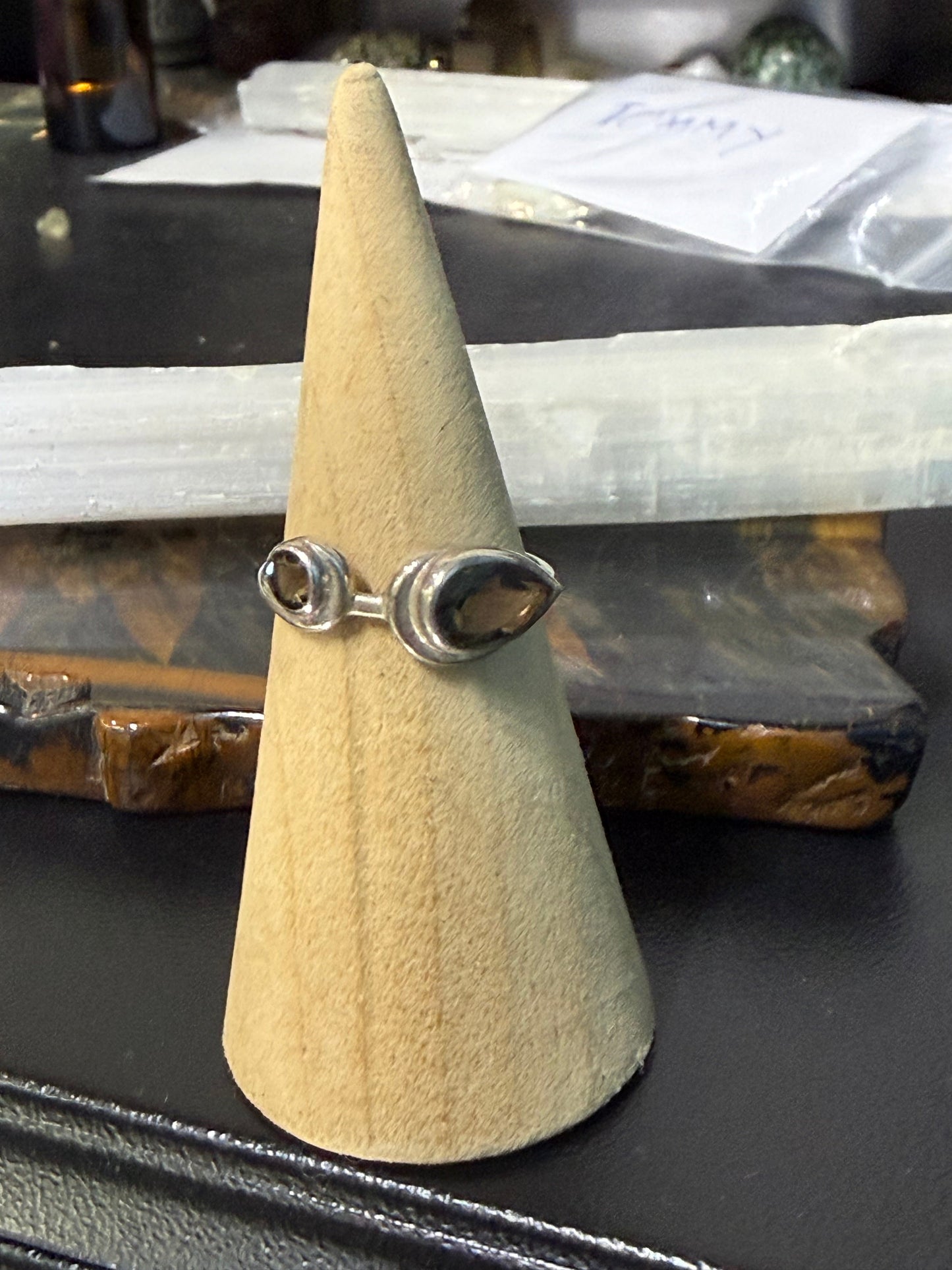 🤎 Smokey Quartz Silver Ring, size 8

Grounding • Protection • Stability • Emotional Balance Crystal Wellness