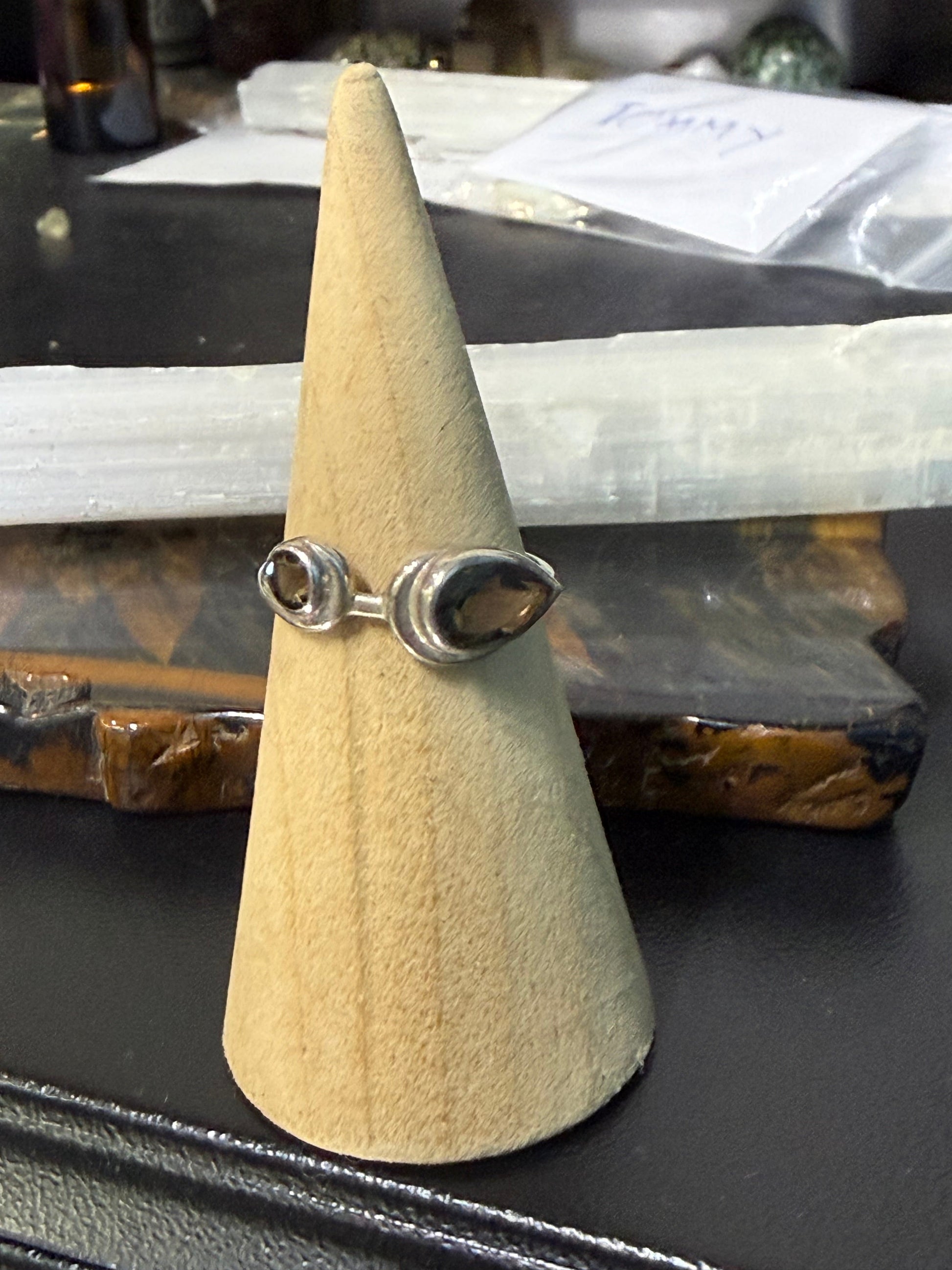 🤎 Smokey Quartz Silver Ring, size 8

Grounding • Protection • Stability • Emotional Balance Crystal Wellness