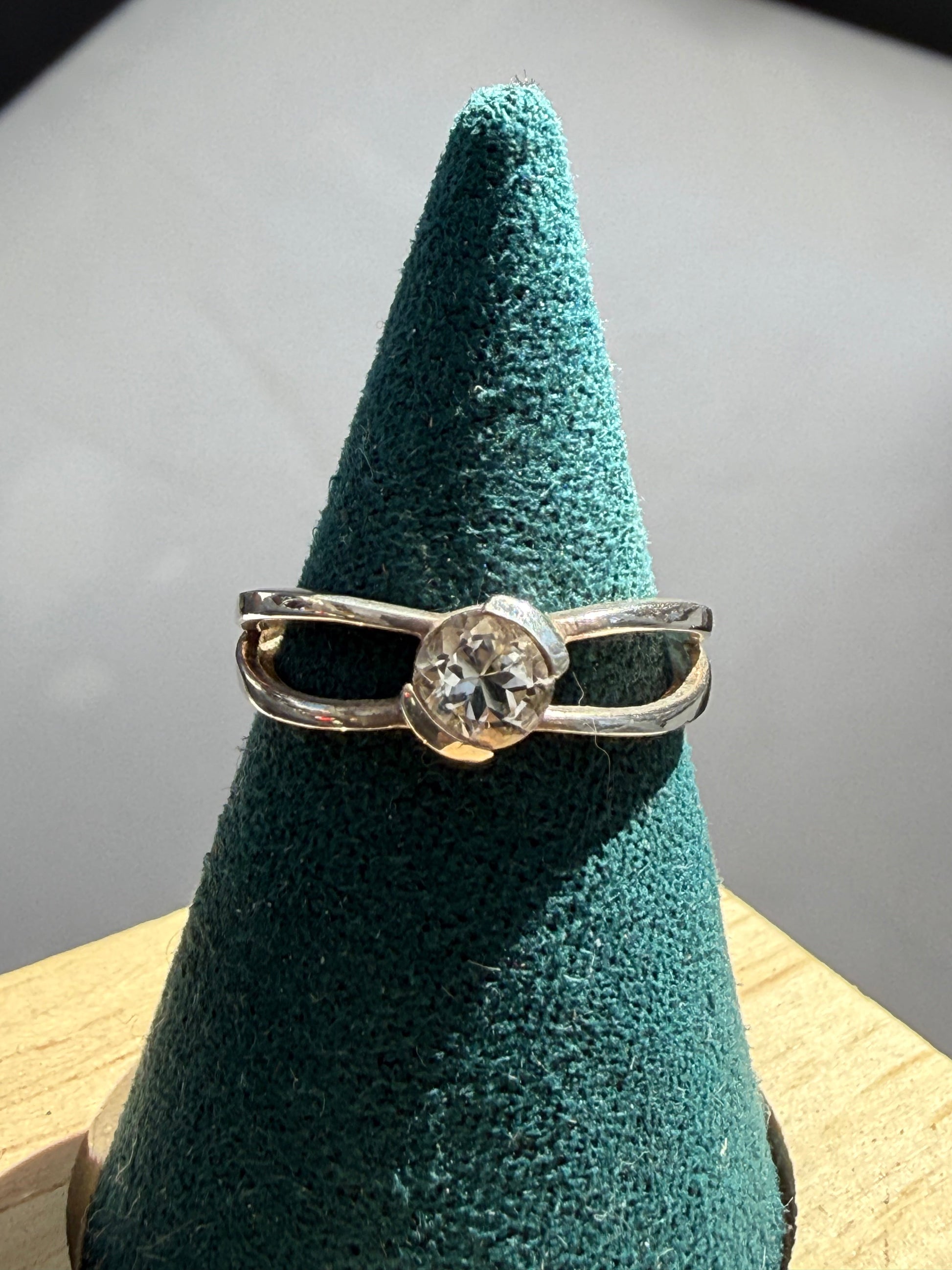 🤍 White Topaz Ring — Clarity, Light & Abundance, size 5.5 Crystal Wellness