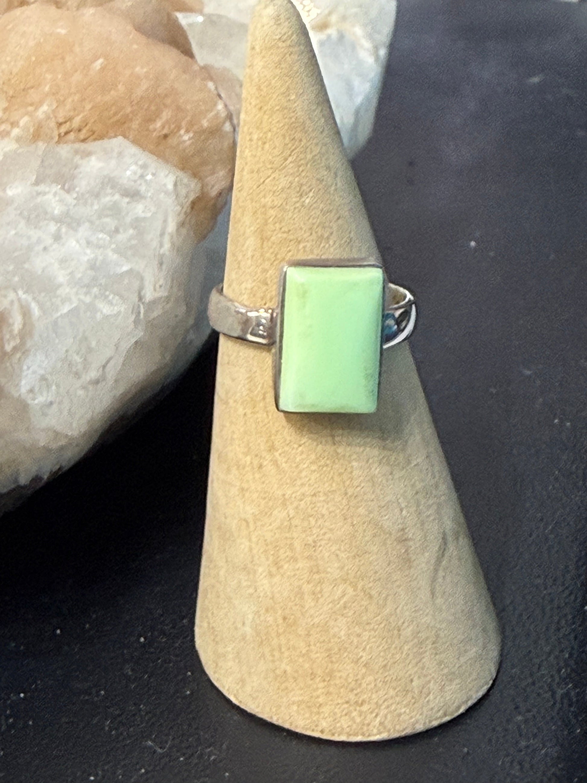 Lemon Chrysoprase Ring, size 7

Joy • Renewal • Heart-Centred Abundance Crystal Wellness