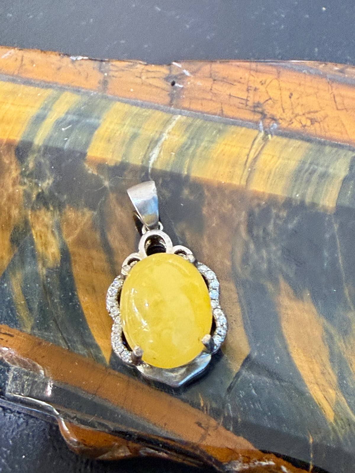 Butterscotch Amber with Zircon Pendant

Warmth • Vitality • Clarity • Inner Light, 20mmx14mm Crystal Wellness