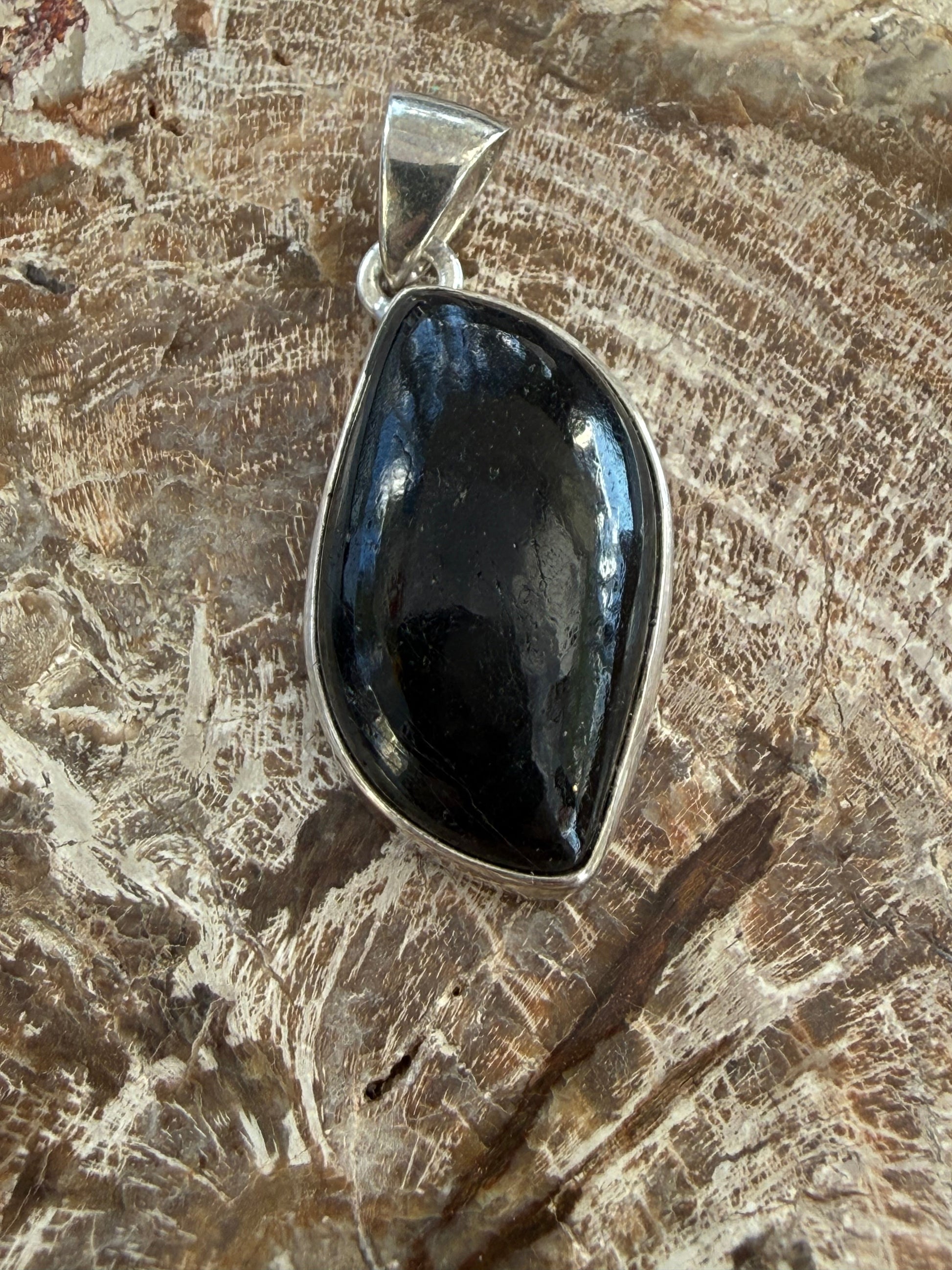 Black Tourmaline Pendant – Stone of Protection & Grounding
28mmx15mm Crystal Wellness