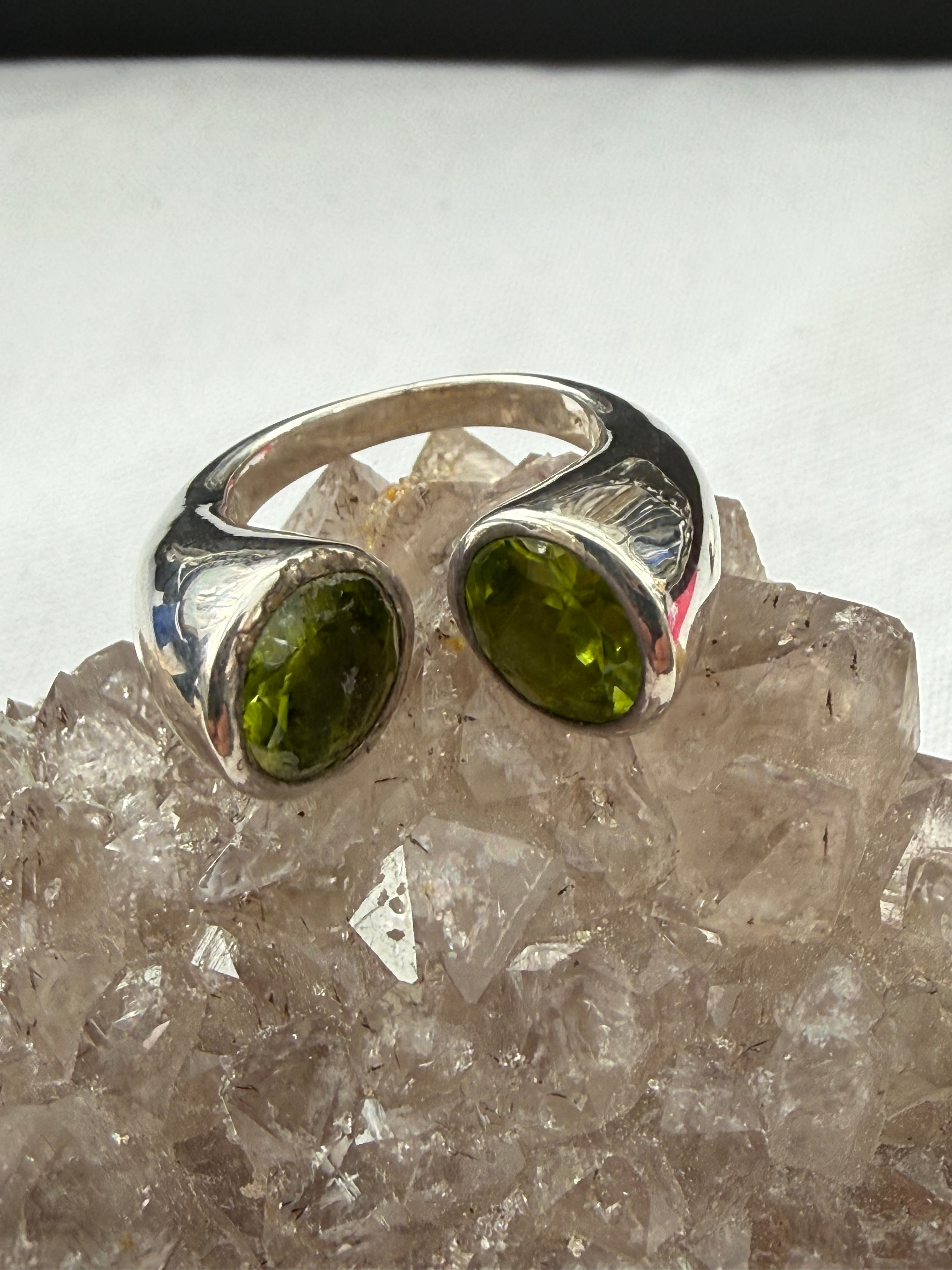 Peridot Ring – A Gem of Abundance, Joy & New Beginnings, size 6 Crystal Wellness