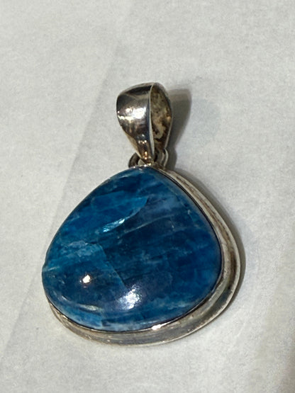 Neon Blue Apatite Pendant – Clarity & Inspired Expression, 23mmx25mm Crystal Wellness