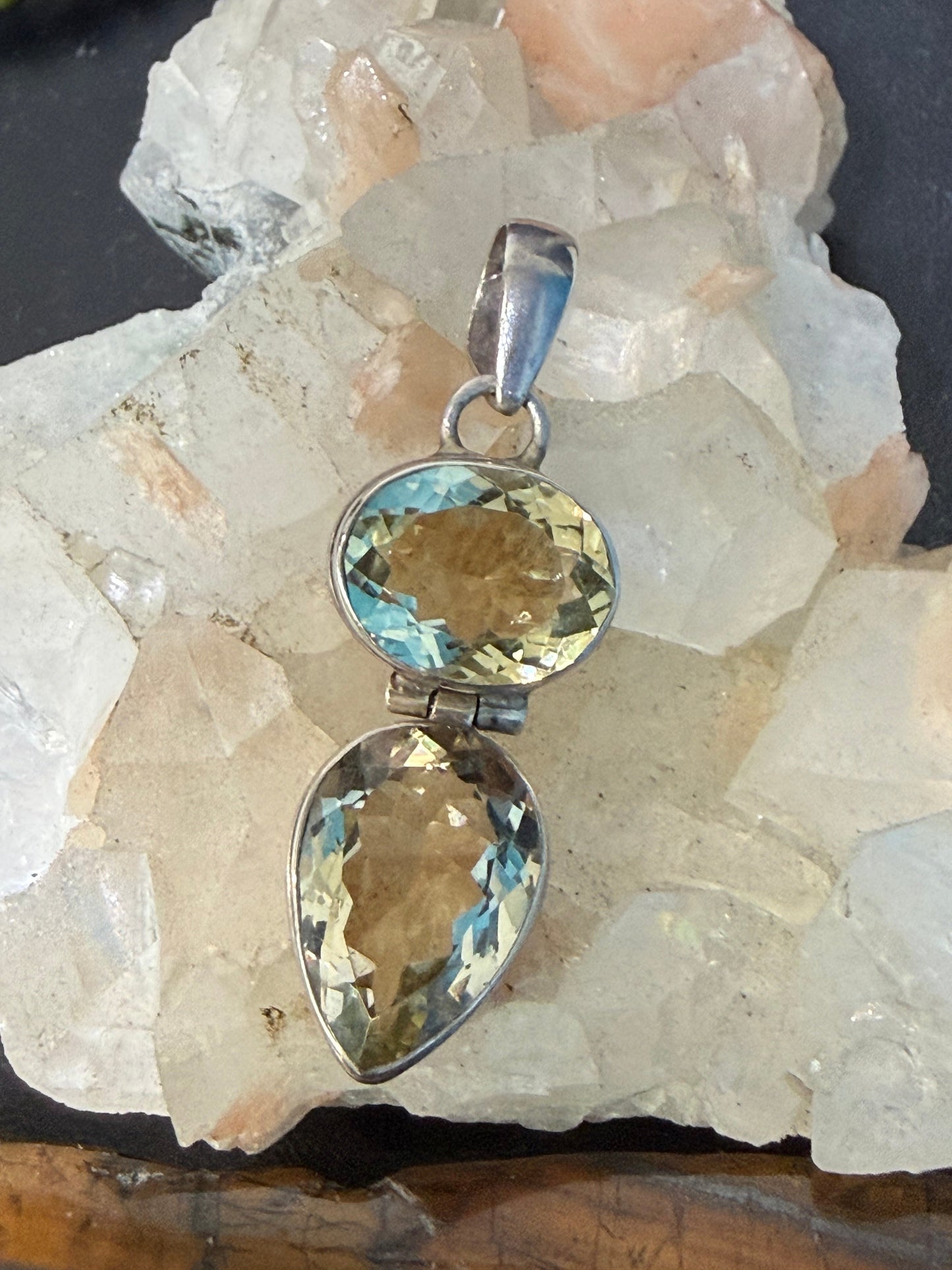 Yellow Topaz Pendant  40mmx17mm

Radiant Joy • Abundance • Confidence Crystal Wellness