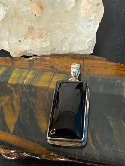 Black Onyx Pendant, 38mmx18mm

Strength • Protection • Grounding Crystal Wellness