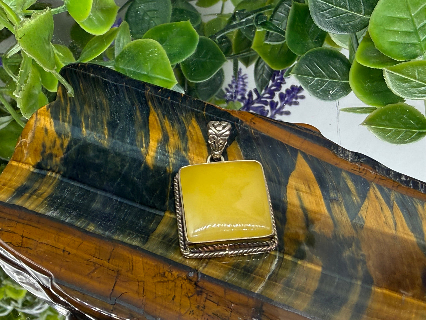 Butterscotch Amber Pendant, 21mmx21mm

✨ Golden Butterscotch Amber Pendant — Warmth, Light & Ancient Wisdom ✨ Crystal Wellness